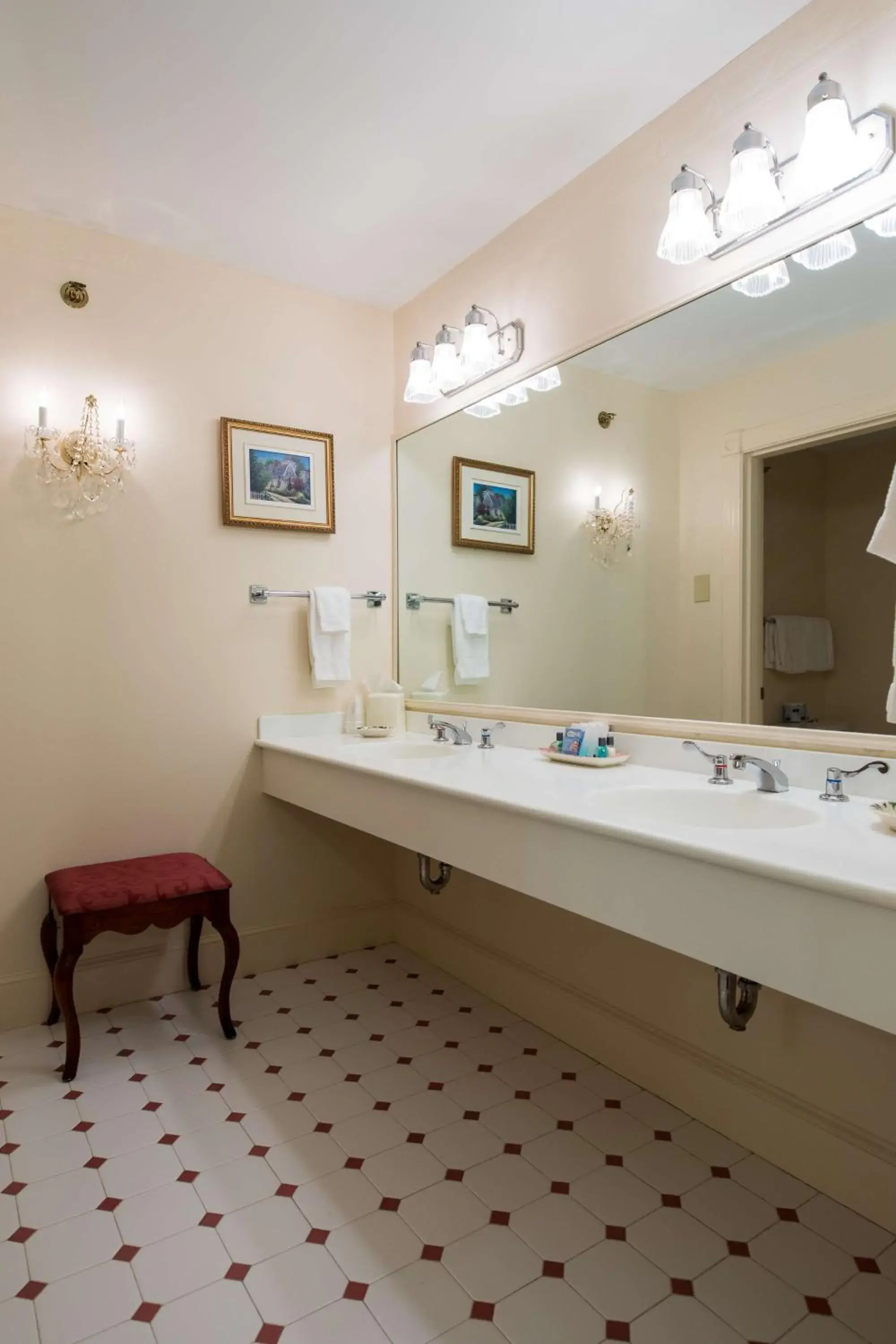 King suite Mizzentop 4th Floor (Adults only) in Bluenose Inn - Bar Harbor Collection King suite Mizzentop 4th Floor (Adults only) in Bluenose Inn - Bar Harbor Collection