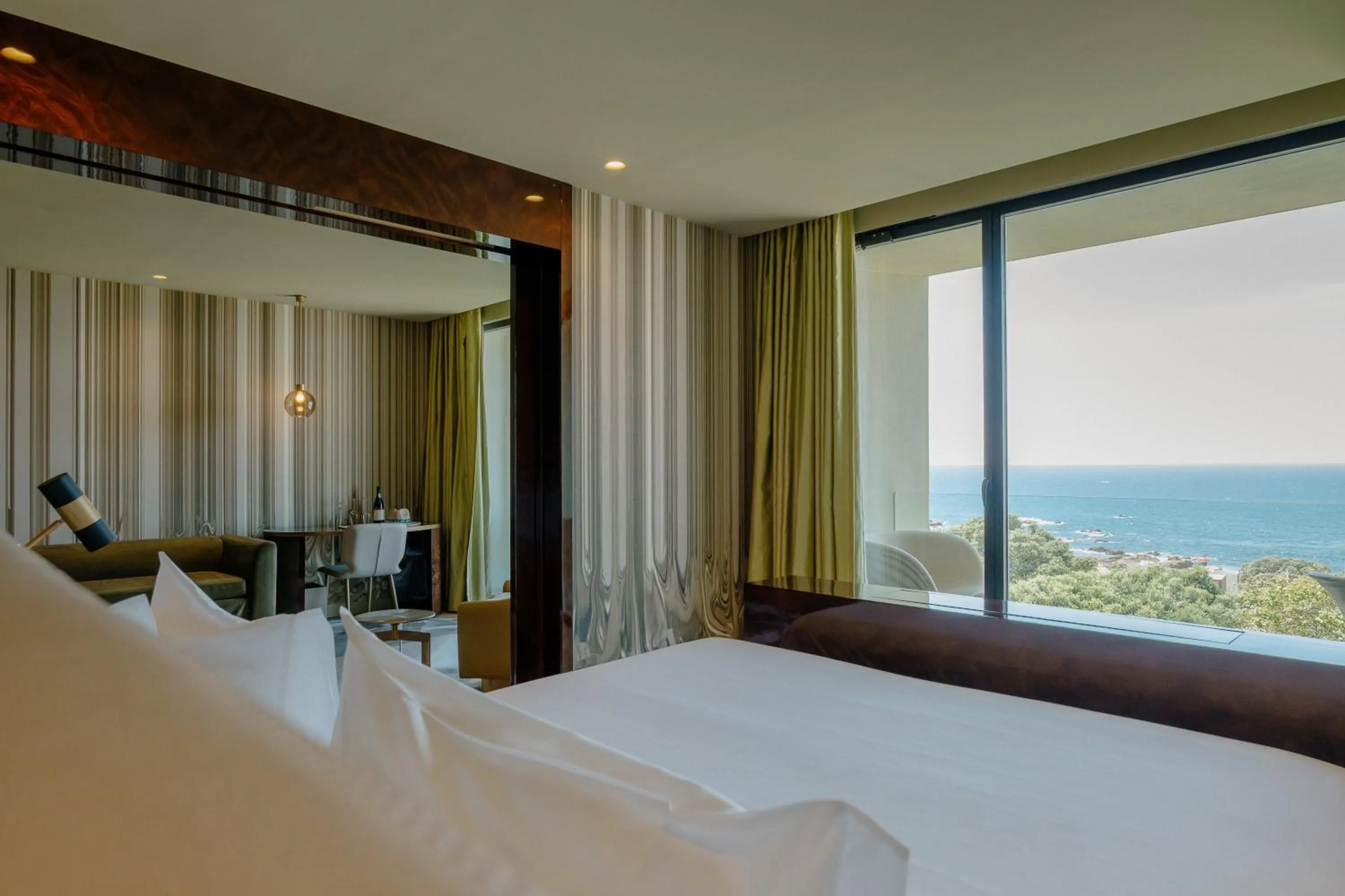 Balcony/Terrace, Bed in Vila Foz Hotel & SPA - member of Design Hotels