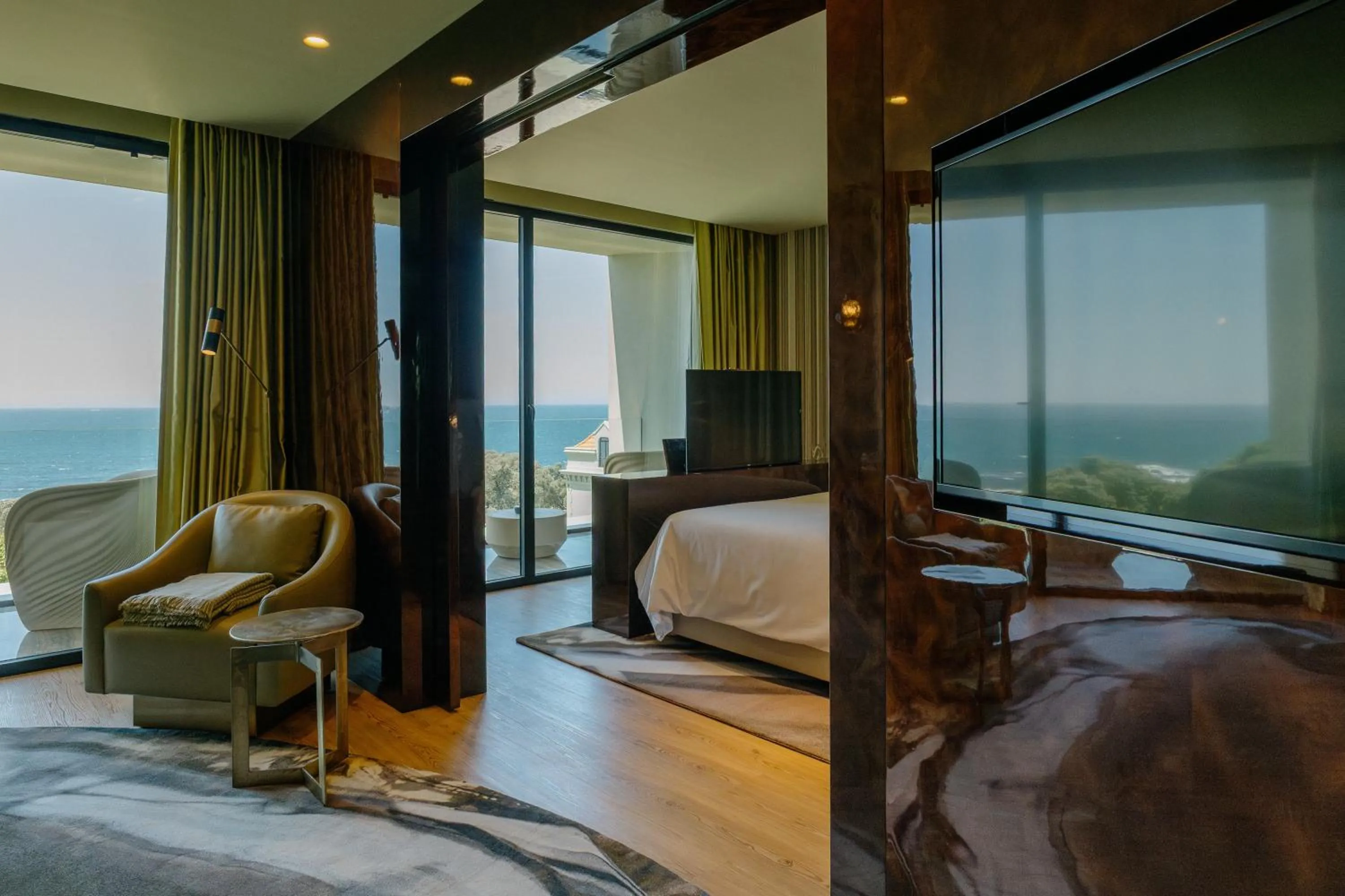 Balcony/Terrace, Bed in Vila Foz Hotel & SPA - member of Design Hotels