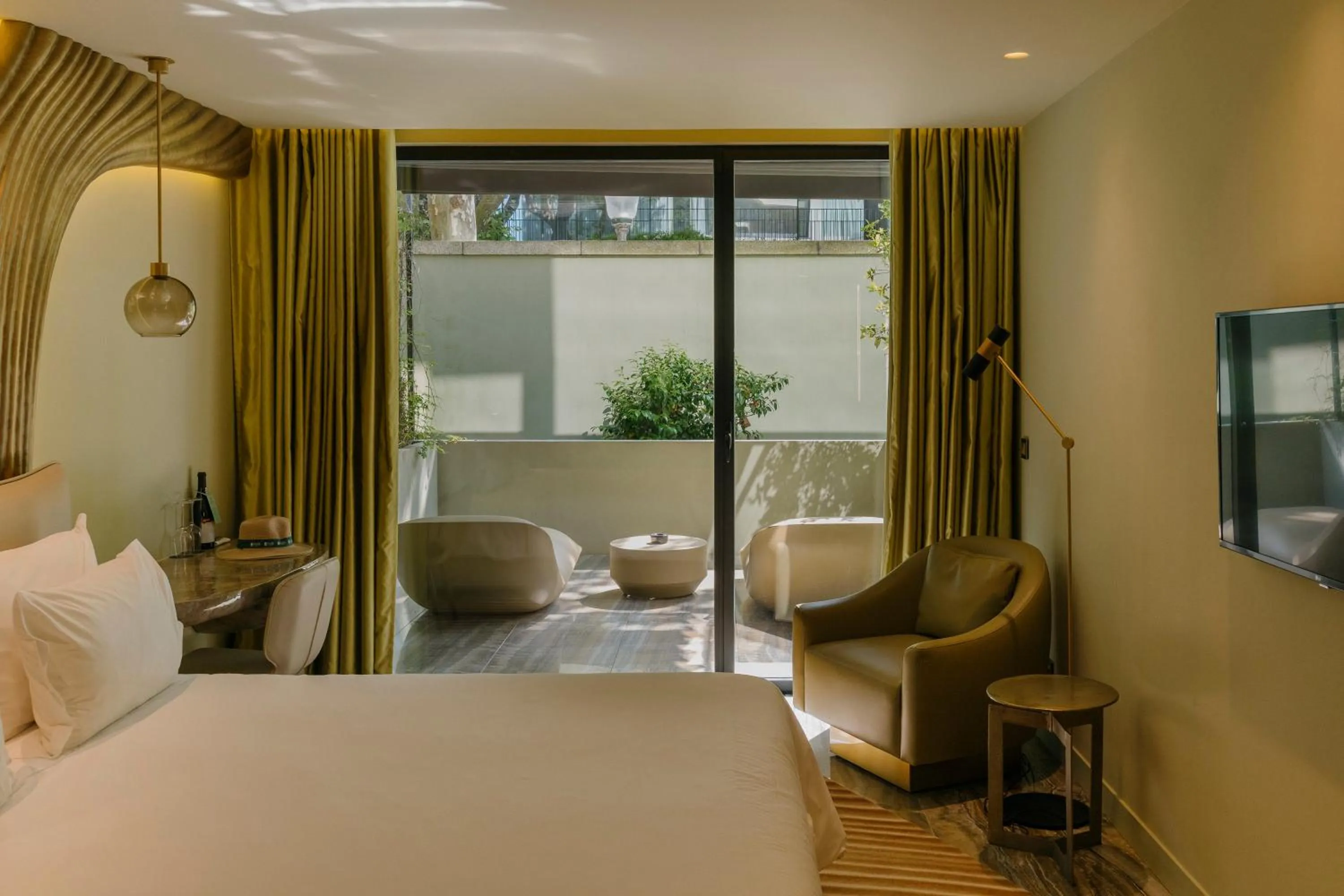 Balcony/Terrace, Bed in Vila Foz Hotel & SPA - member of Design Hotels