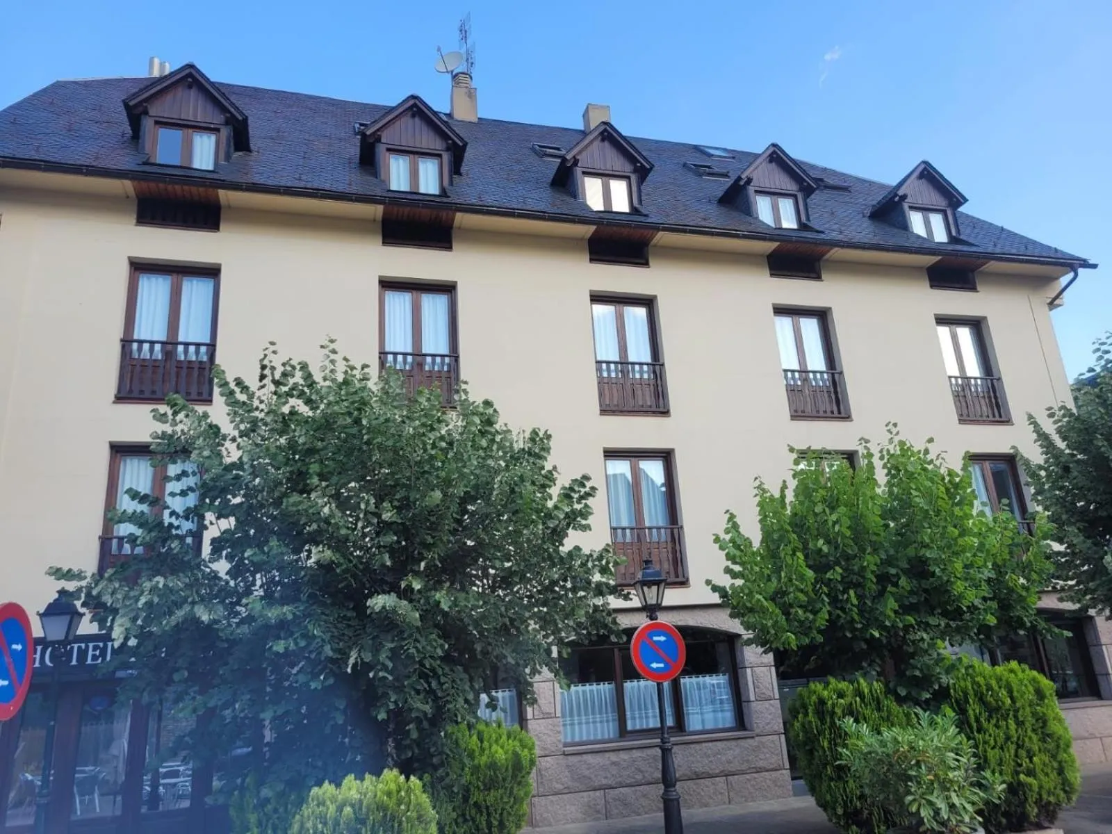 Property building in Hotel Ribaeta