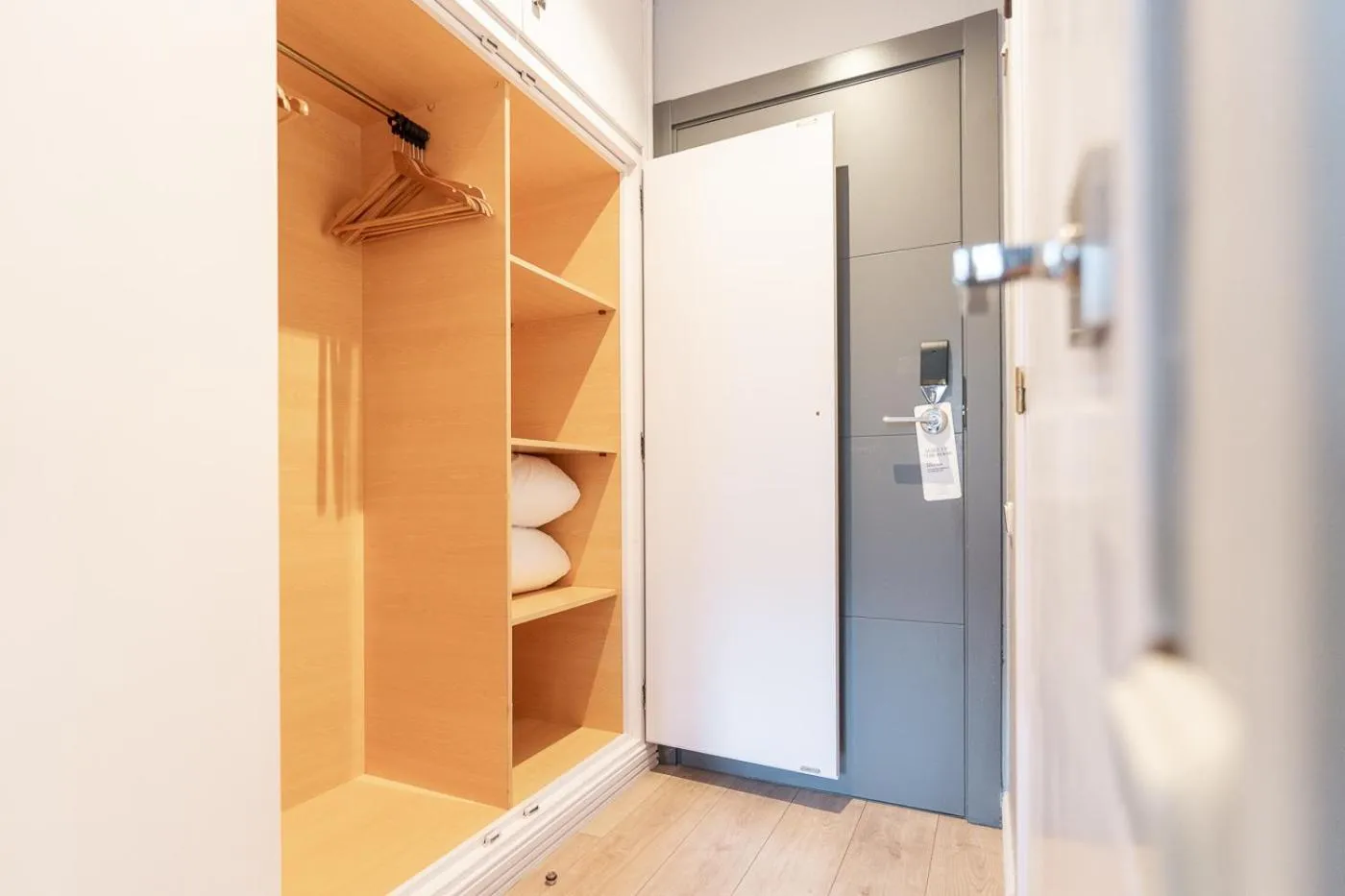 wardrobe in Hotel Ribaeta