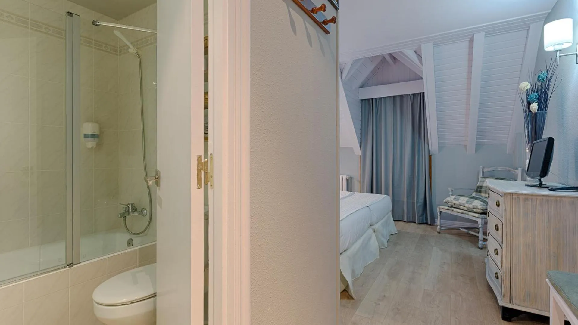 Photo of the whole room, Bed in Hotel Ribaeta