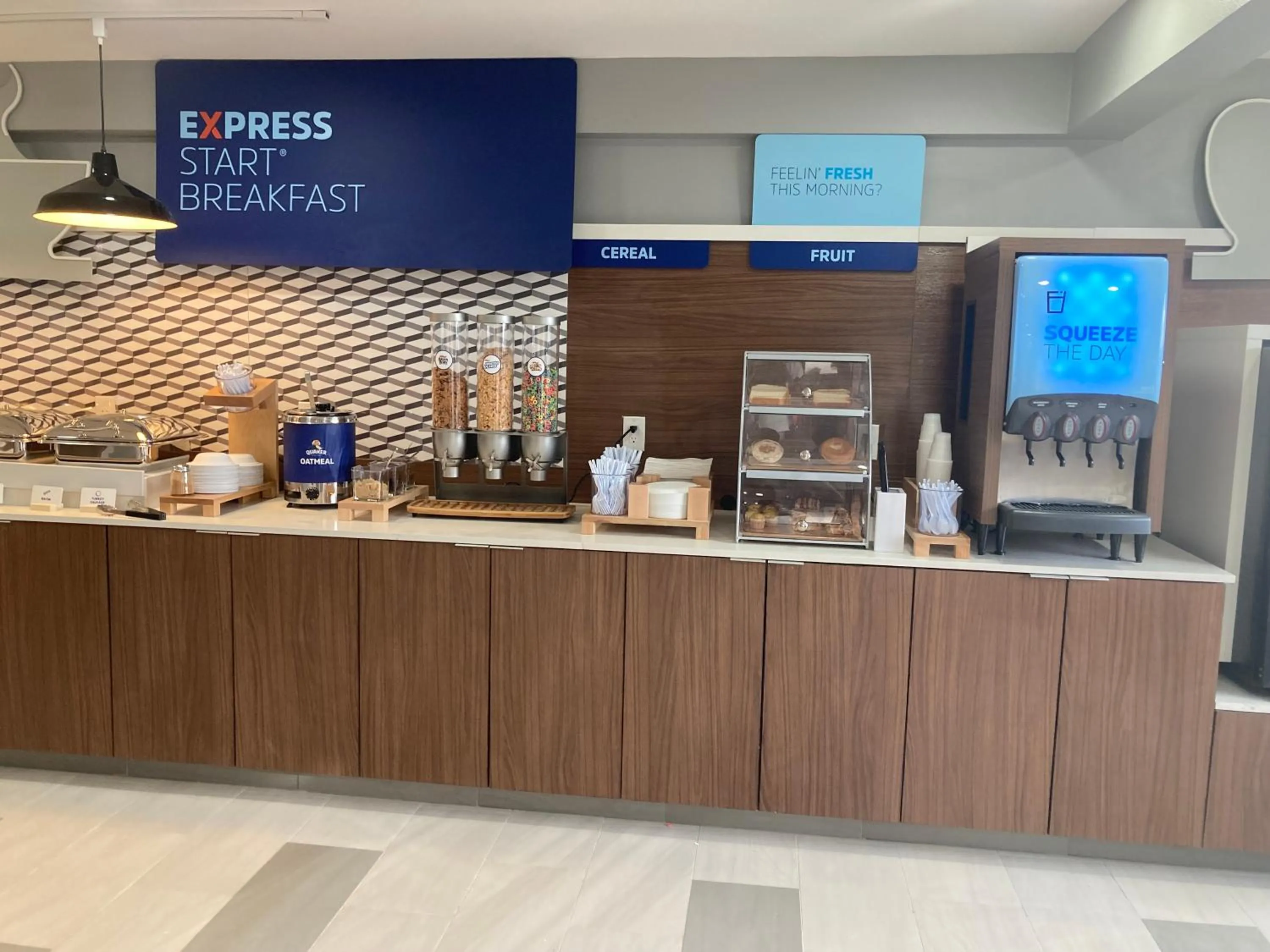 Food and drinks in Holiday Inn Express & Suites Port Washington by IHG
