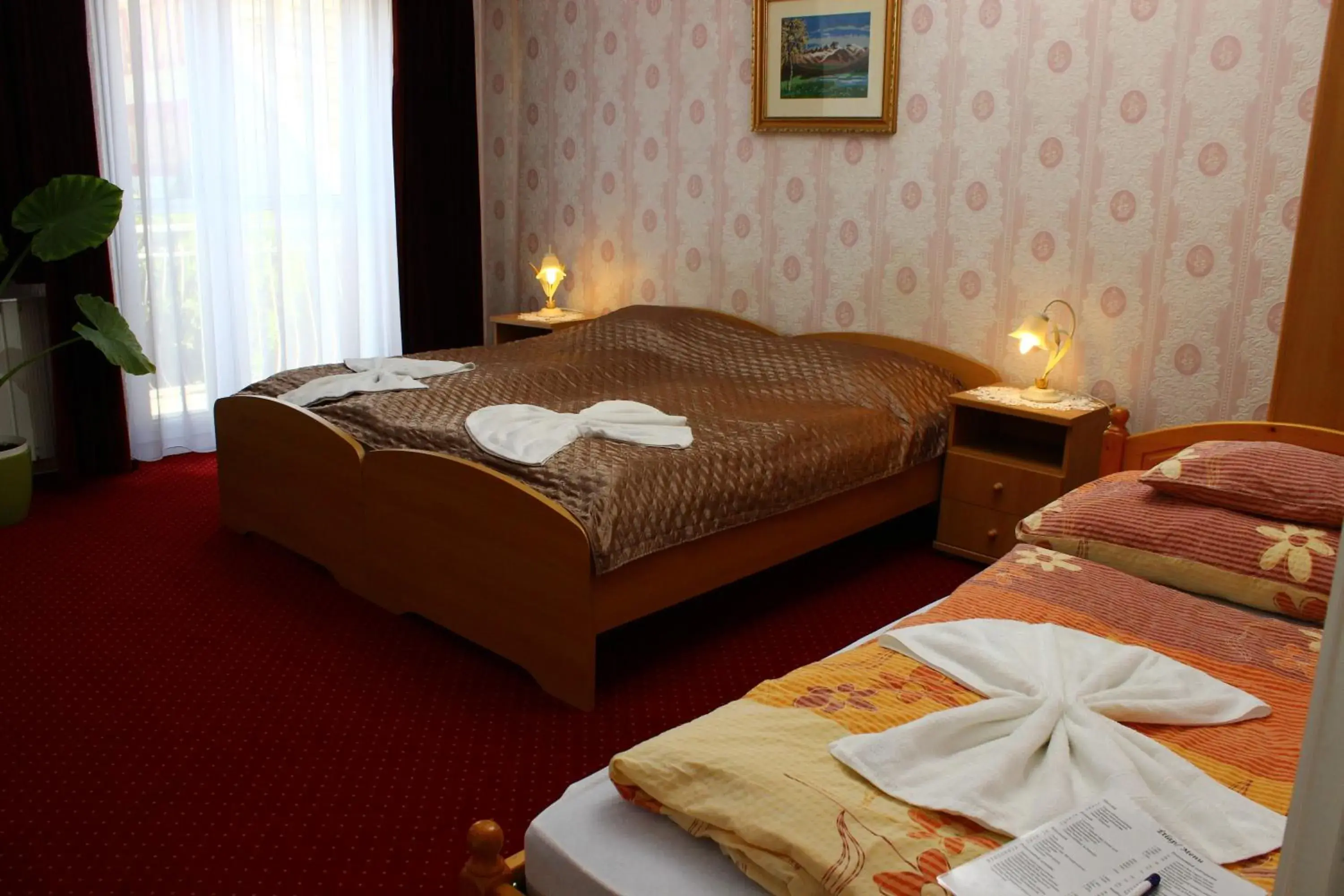 Triple Room with Bathroom - single occupancy in Kálmán Panzió Triple Room with Bathroom - single occupancy in Kálmán Panzió
