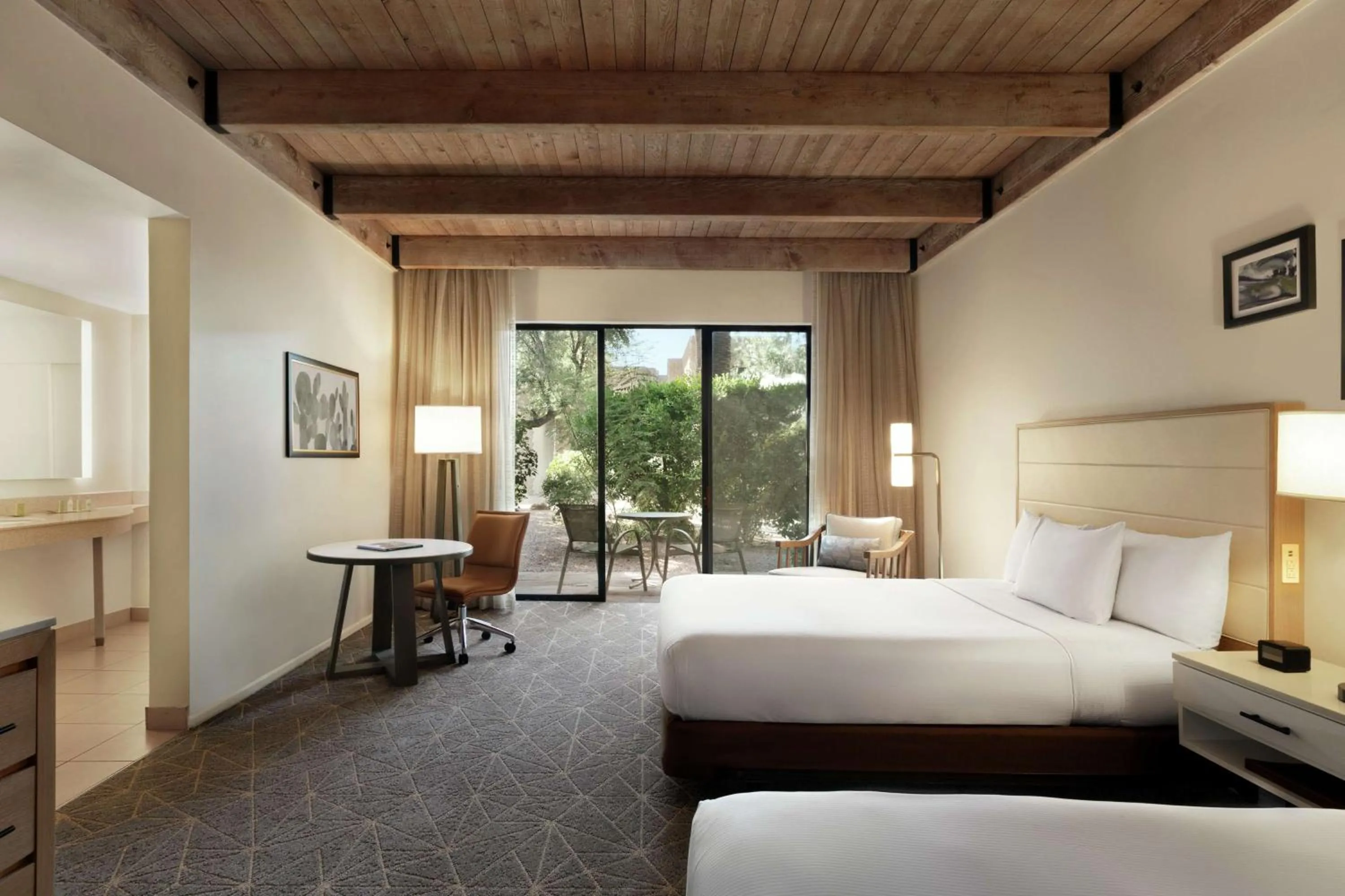 Bed in DoubleTree by Hilton Paradise Valley Resort Scottsdale