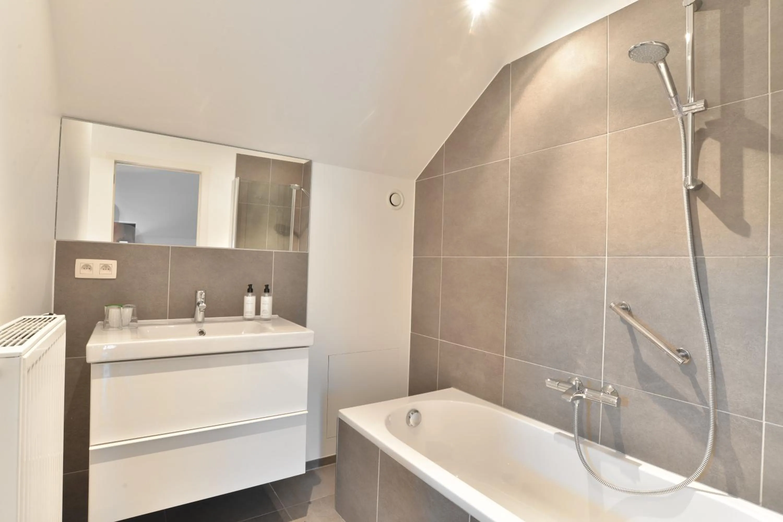 Bathroom in Durbuy Ô Restaurant Hotel Recharge Electric Car