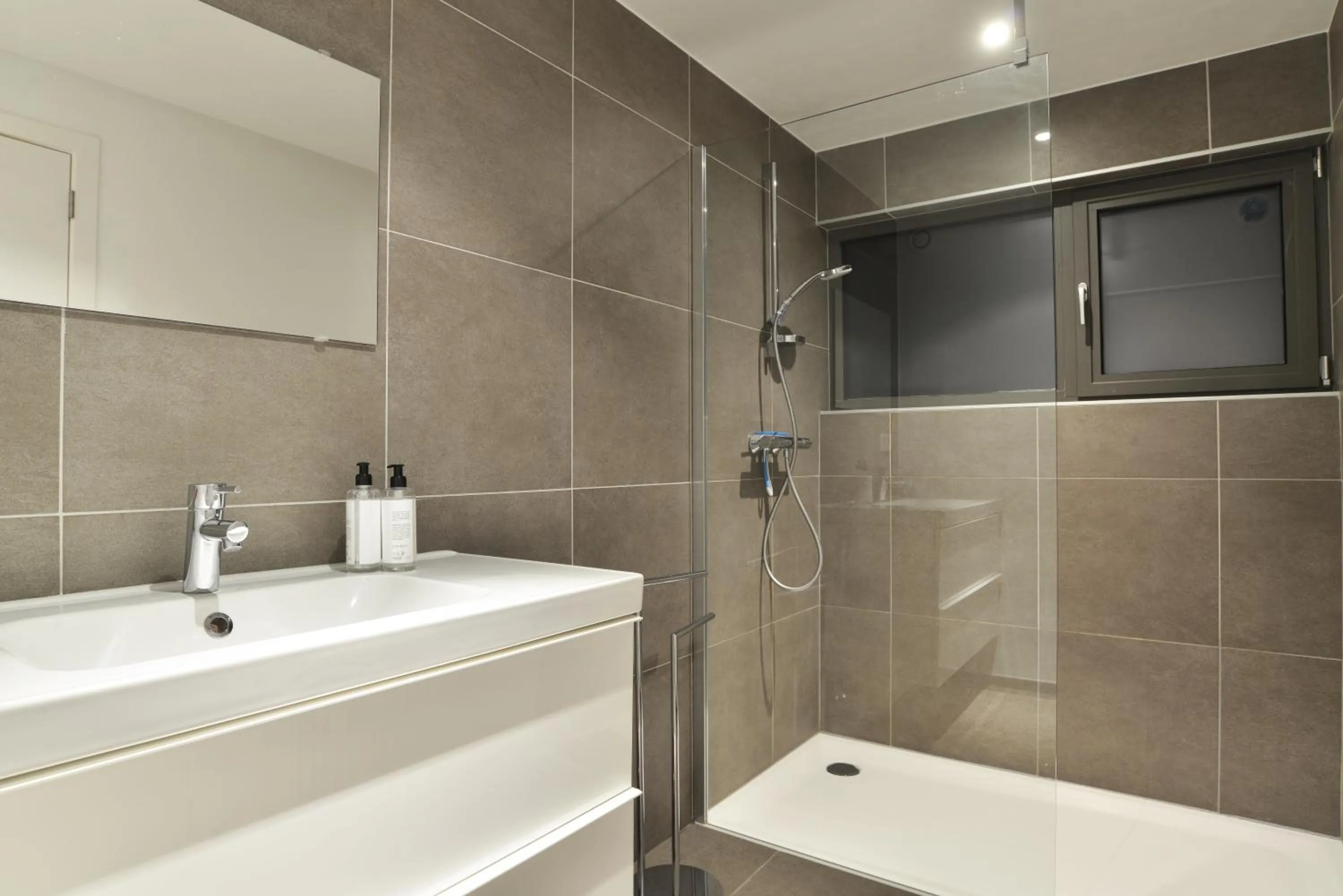 Shower in Durbuy Ô Restaurant Hotel Recharge Electric Car