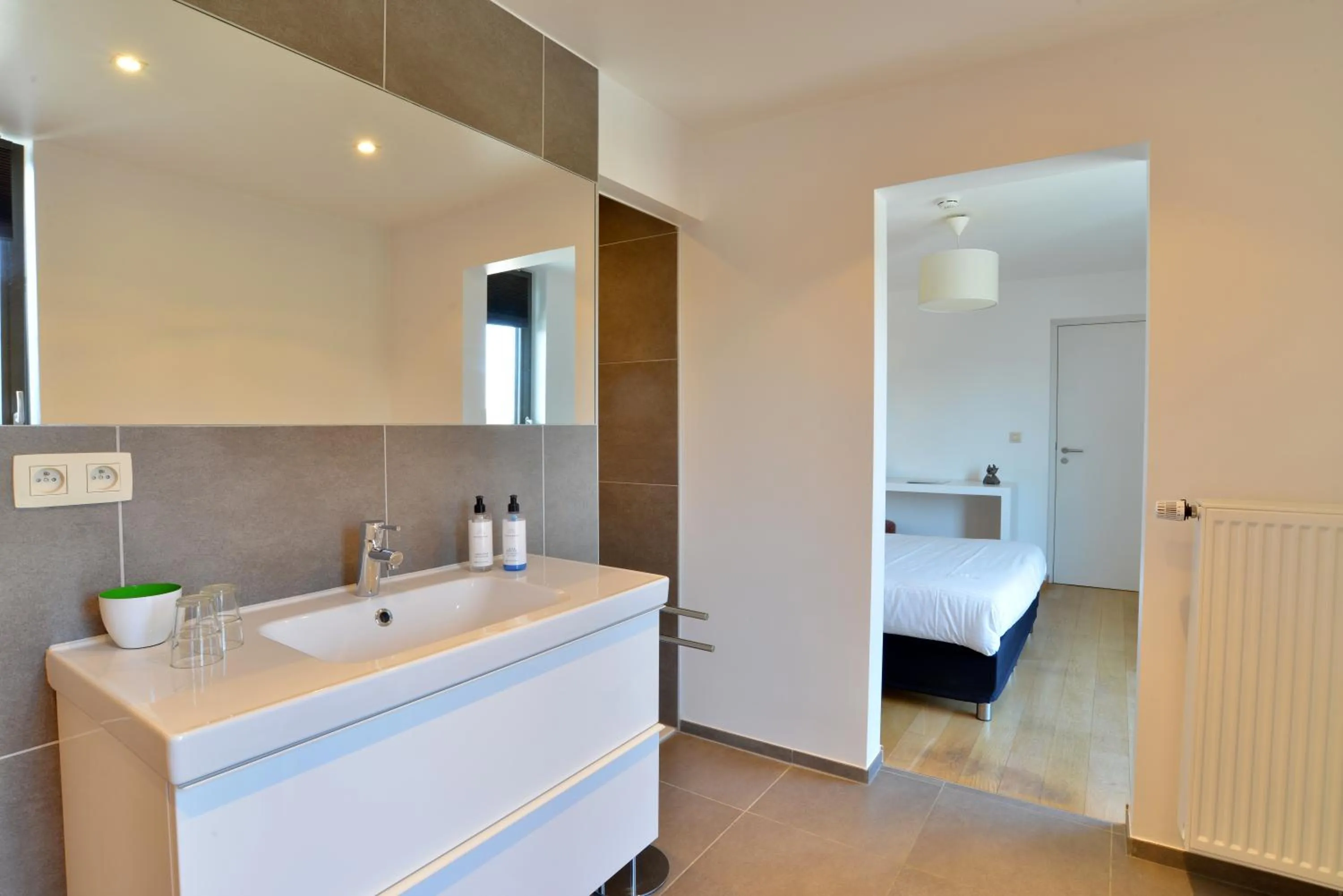 Bathroom, Bed in Durbuy Ô Restaurant Hotel Recharge Electric Car