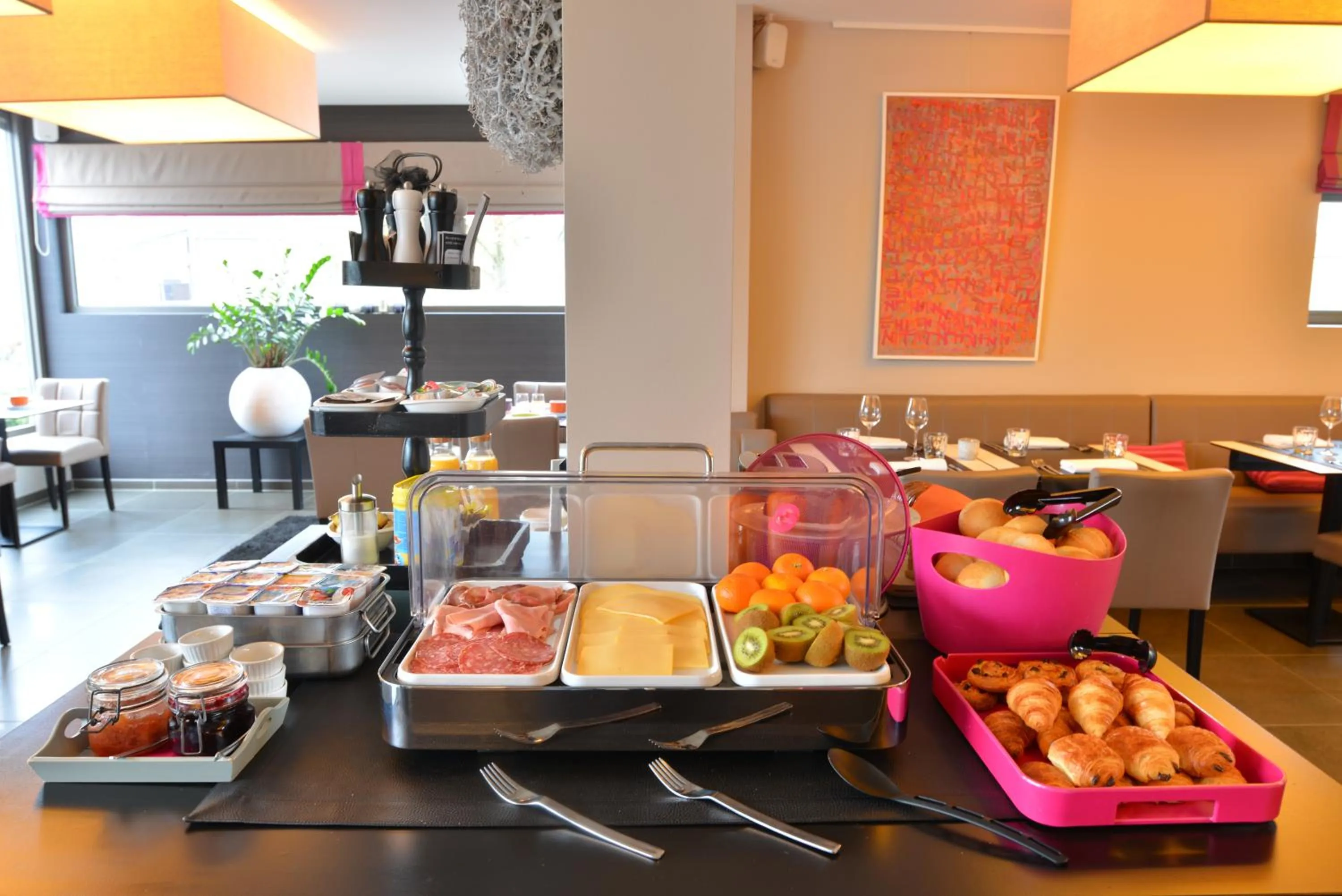 Breakfast in Durbuy Ô Restaurant Hotel Recharge Electric Car