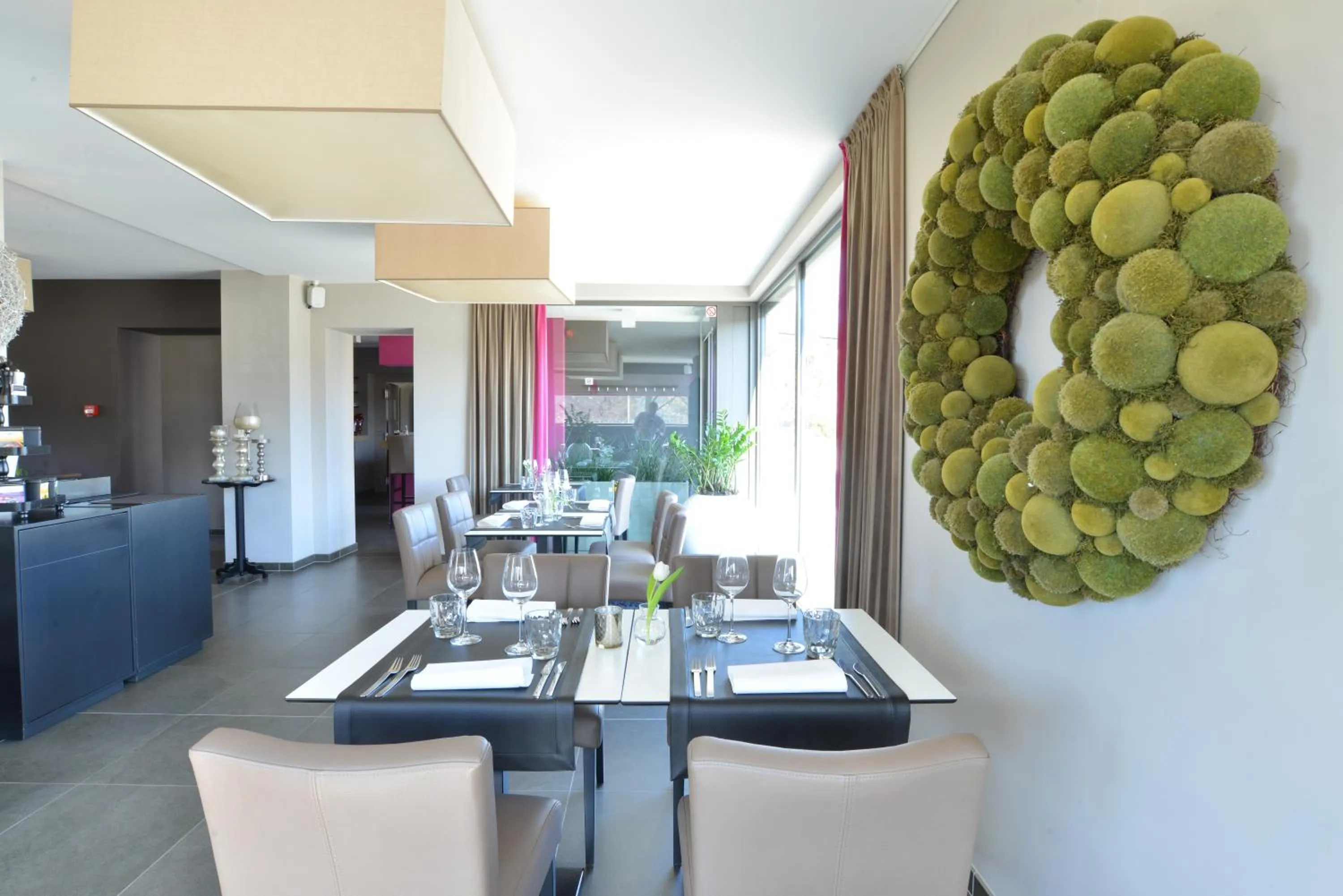 Restaurant/places to eat in Durbuy Ô Restaurant Hotel Recharge Electric Car