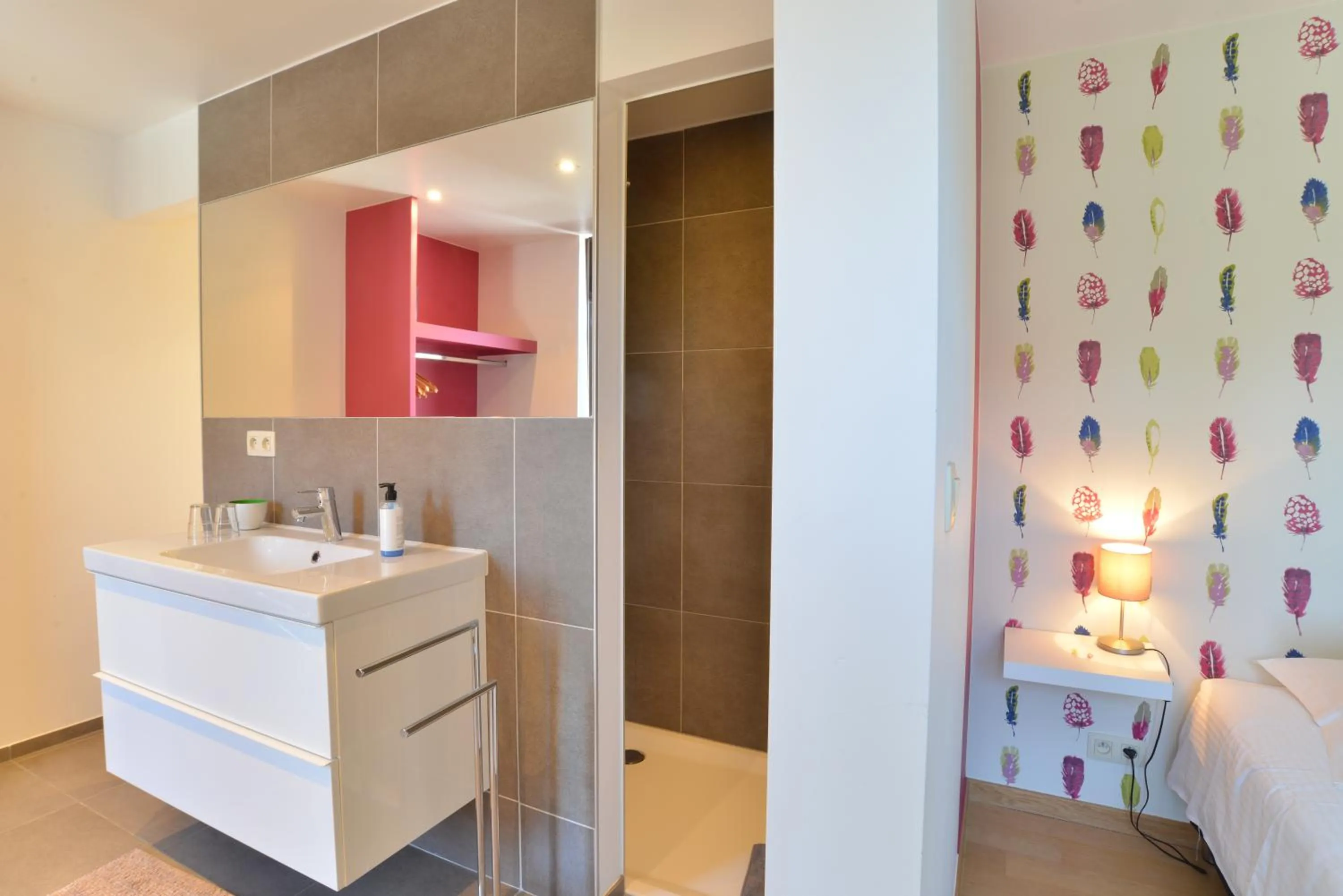 Shower, Bed in Durbuy Ô Restaurant Hotel Recharge Electric Car