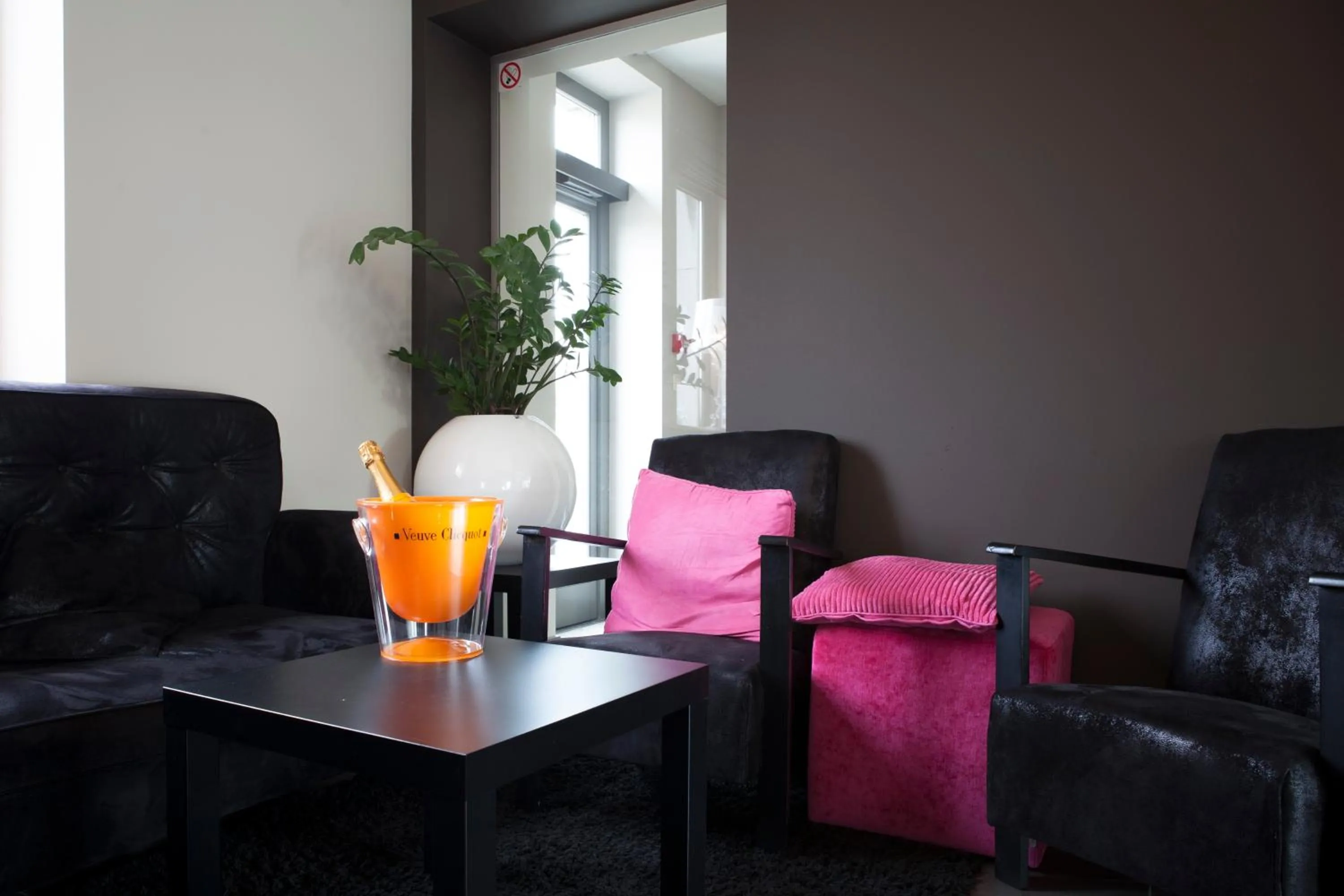 Restaurant/places to eat in Durbuy Ô Restaurant Hotel Recharge Electric Car