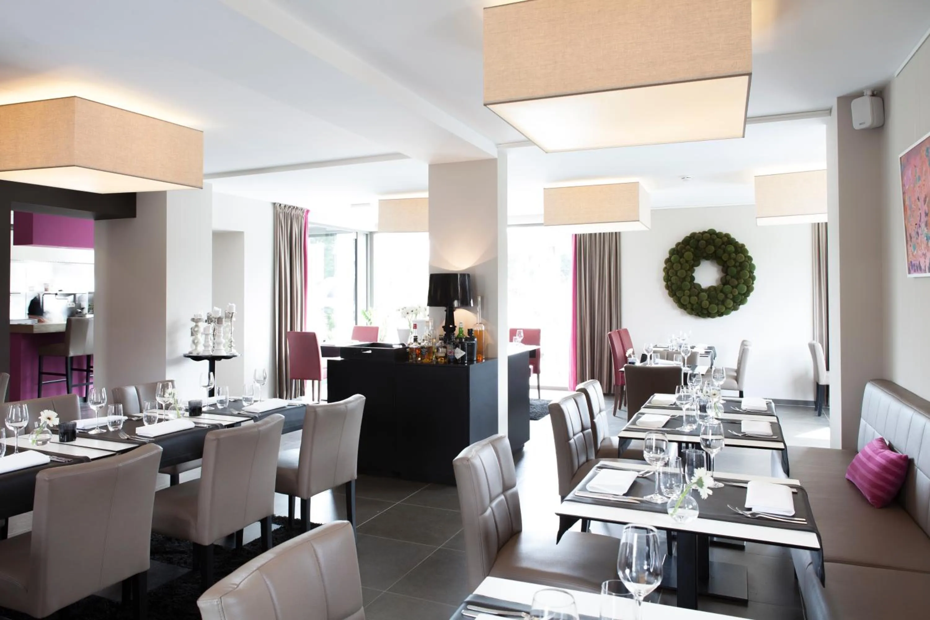 Restaurant/places to eat in Durbuy Ô Restaurant Hotel Recharge Electric Car