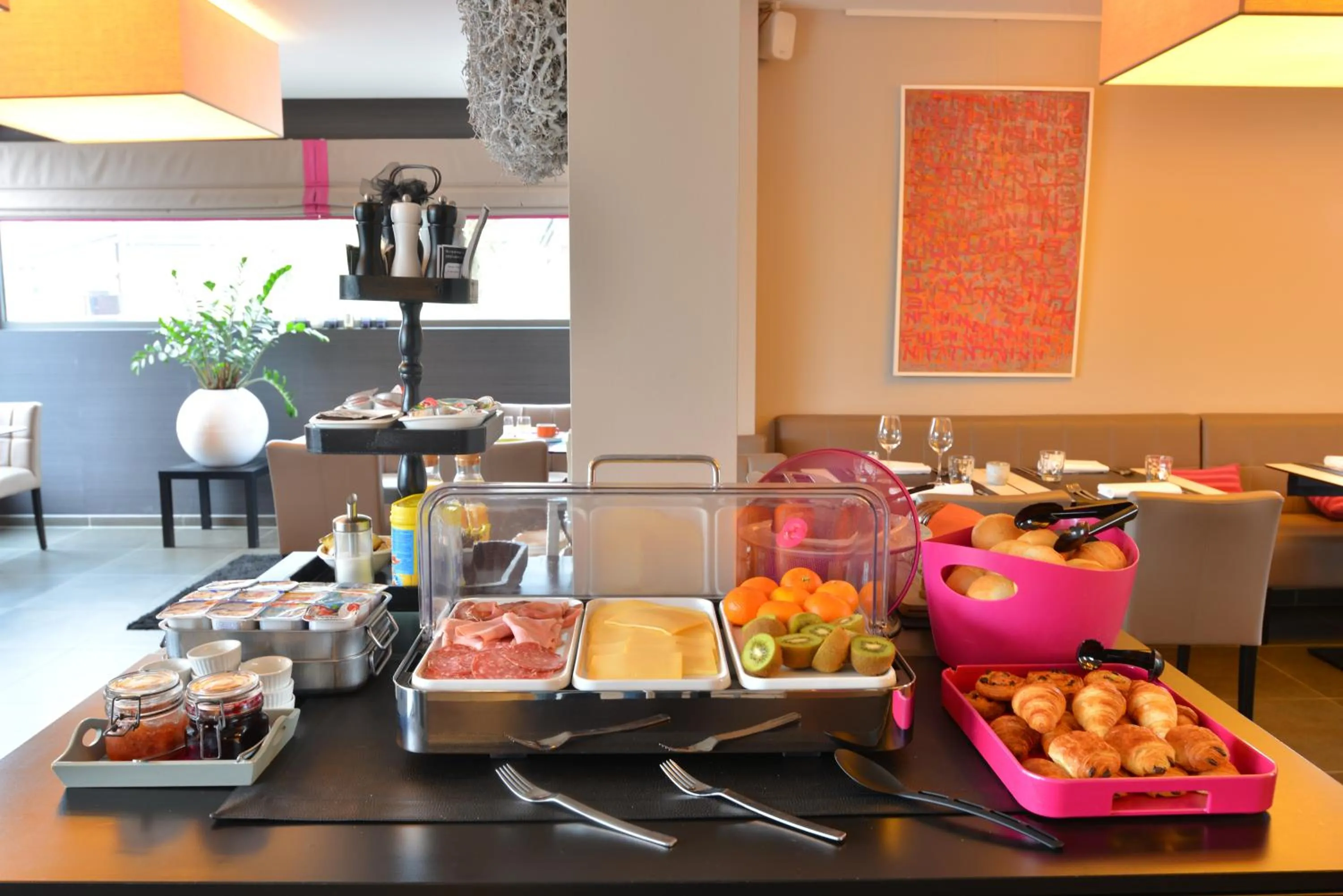 Breakfast in Durbuy Ô Restaurant Hotel Recharge Electric Car