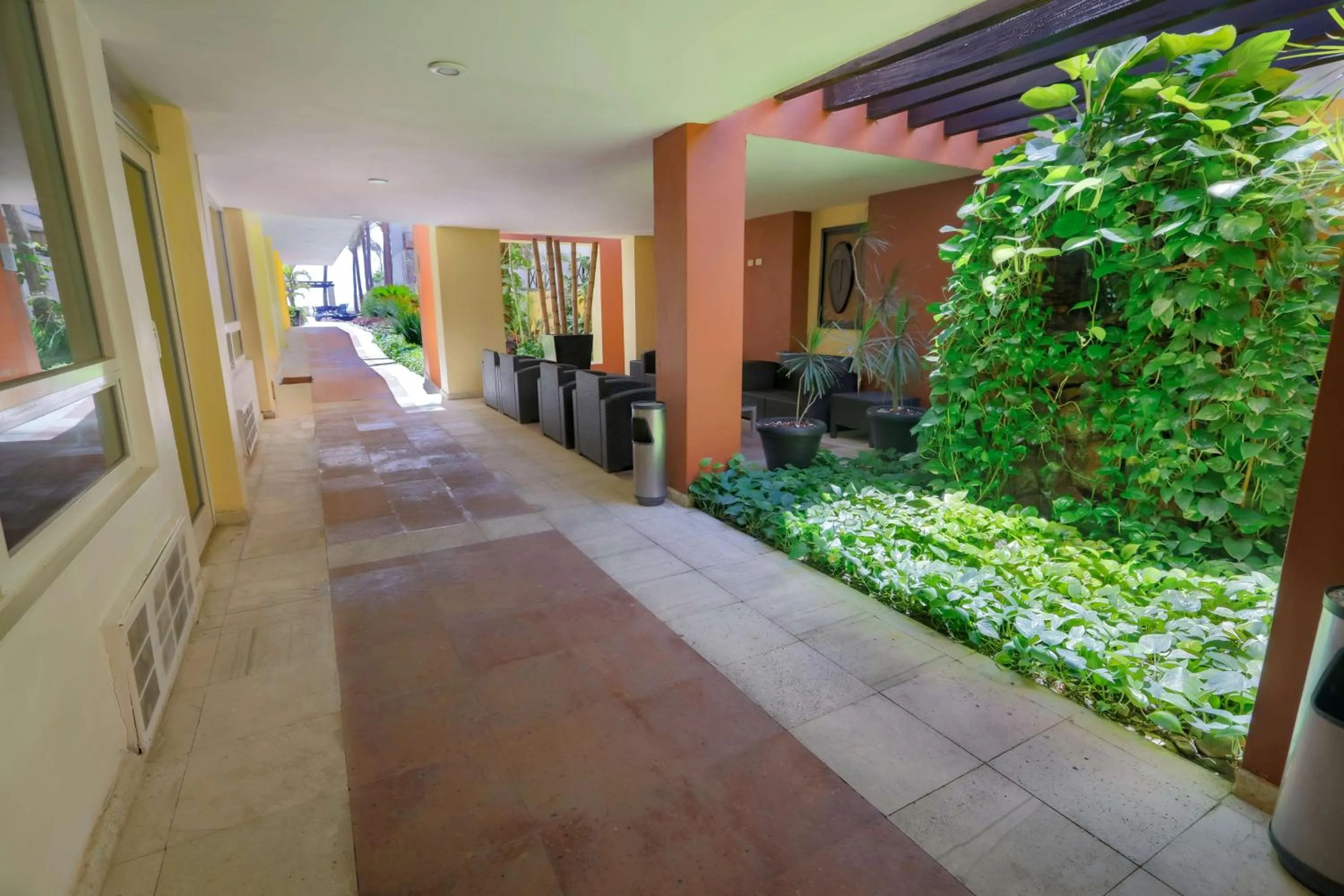 Property building in Best Western Hotel Posada Freeman Zona Dorada