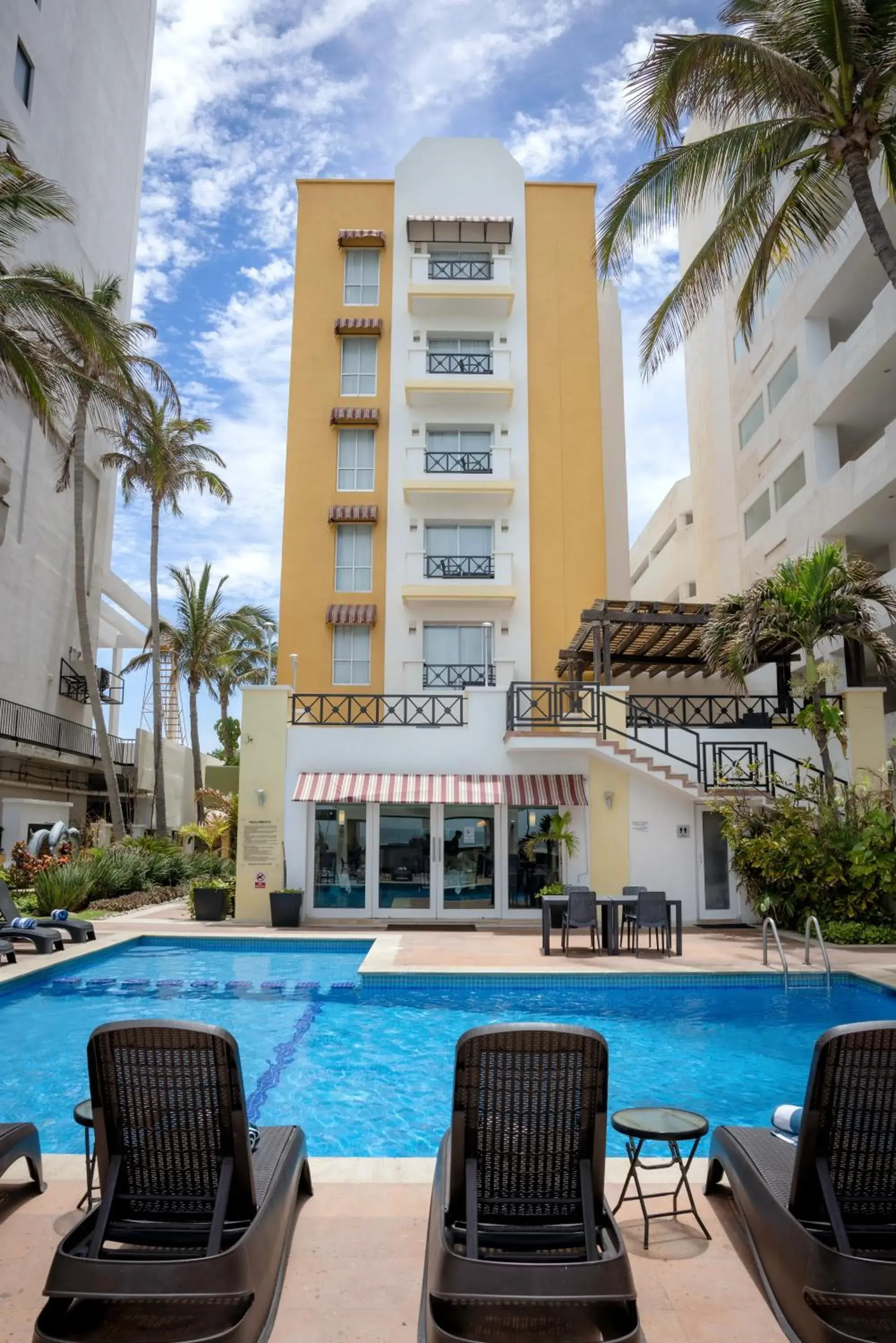 Property building in Best Western Hotel Posada Freeman Zona Dorada Property building in Best Western Hotel Posada Freeman Zona Dorada