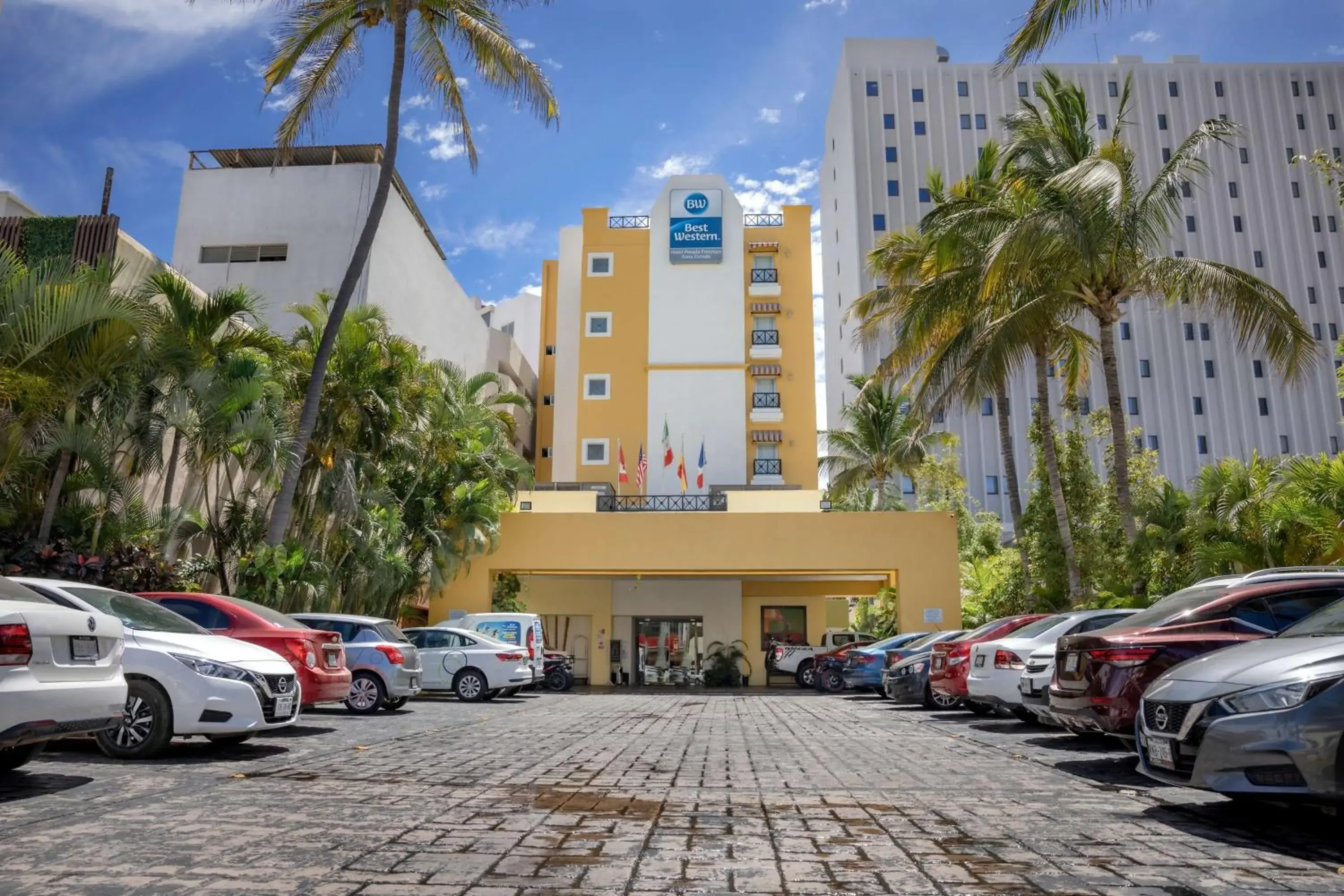 Property building in Best Western Hotel Posada Freeman Zona Dorada Property building in Best Western Hotel Posada Freeman Zona Dorada