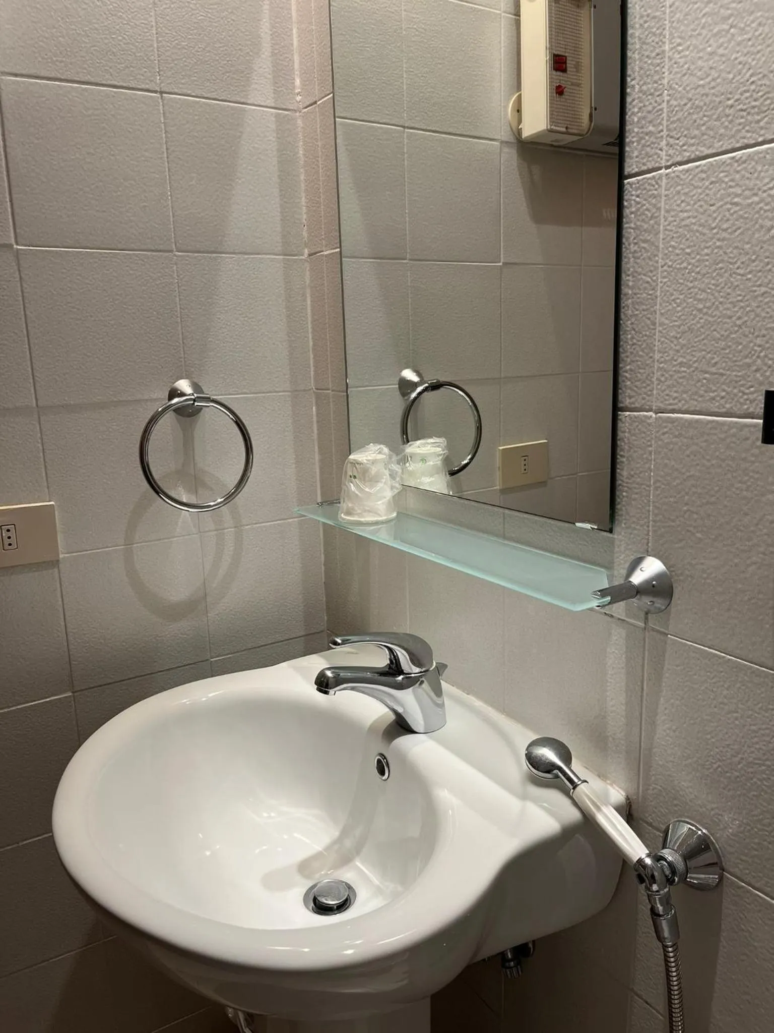 Shower in La Casa di Nazareth