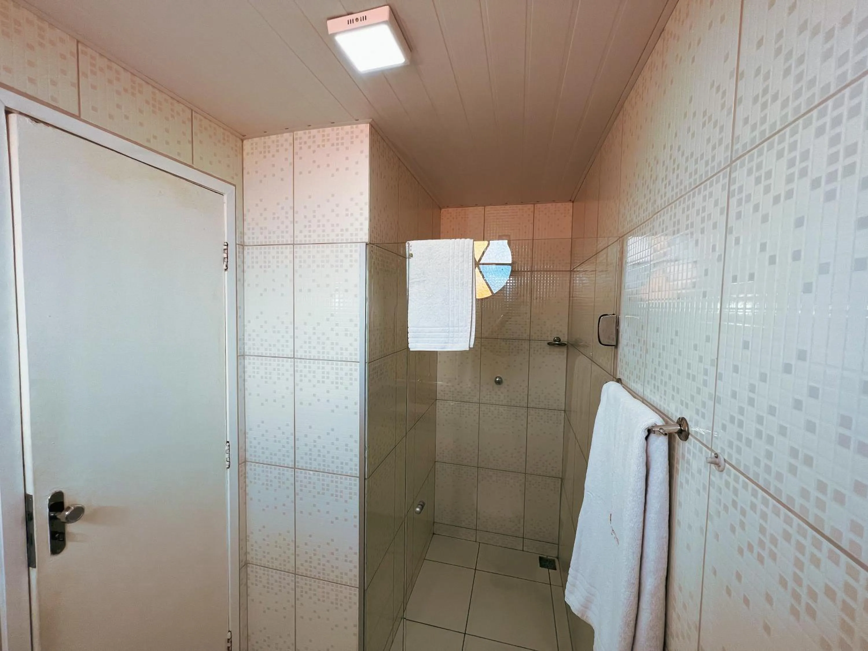 Shower in Hotel Visconde