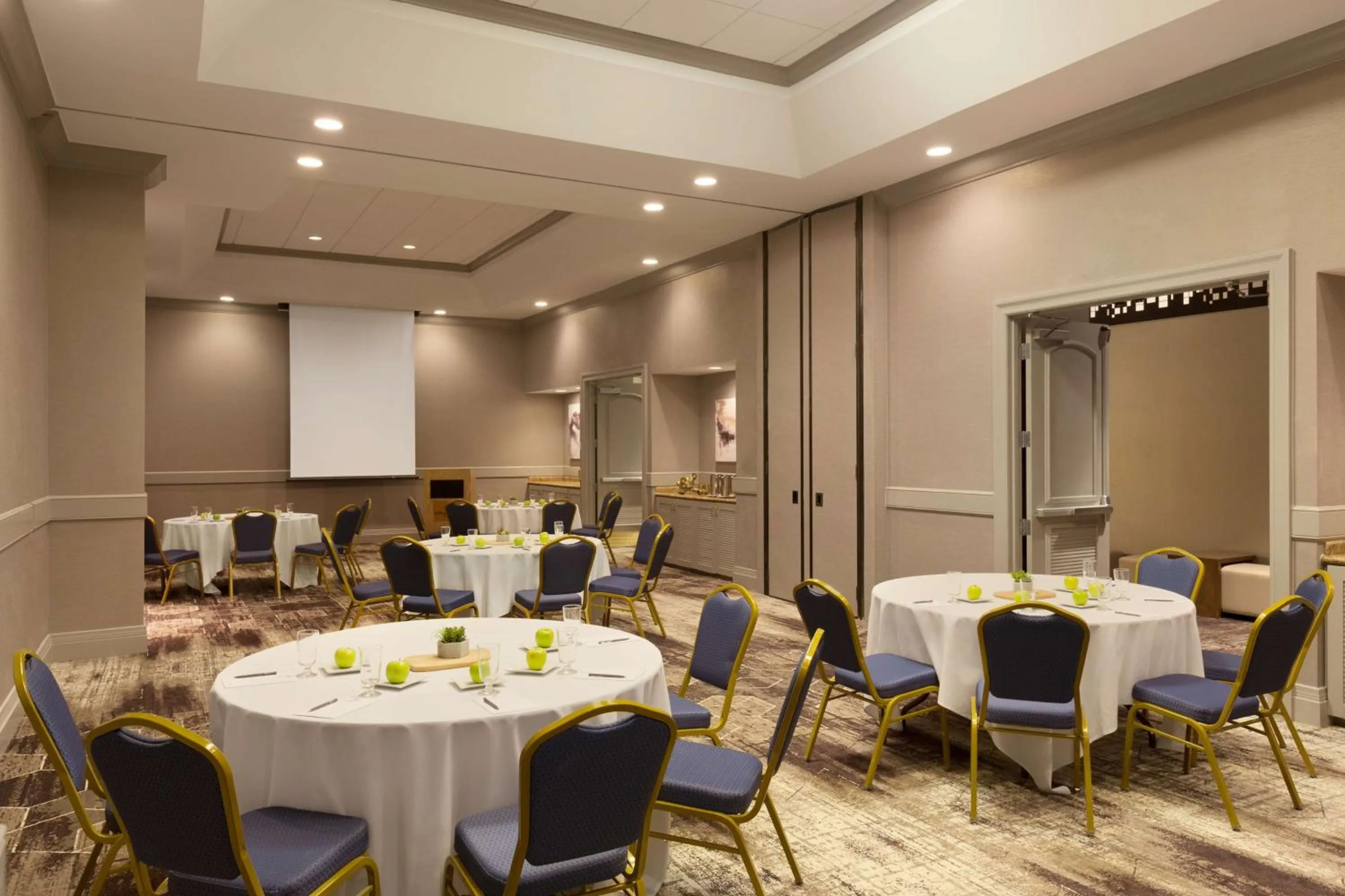 Meeting/conference room in Embassy Suites by Hilton Phoenix Downtown North
