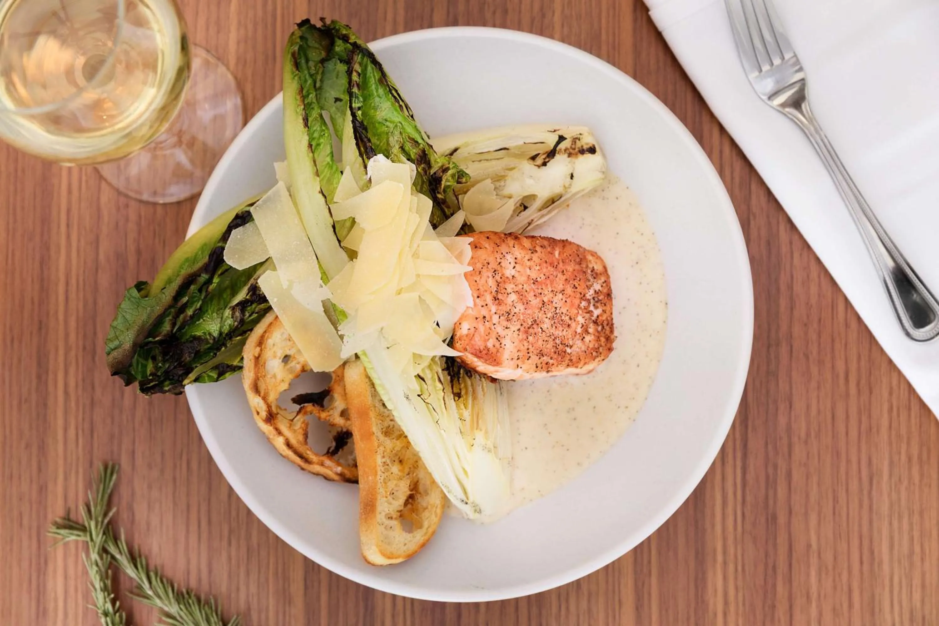 Dining area in Embassy Suites by Hilton Phoenix Downtown North