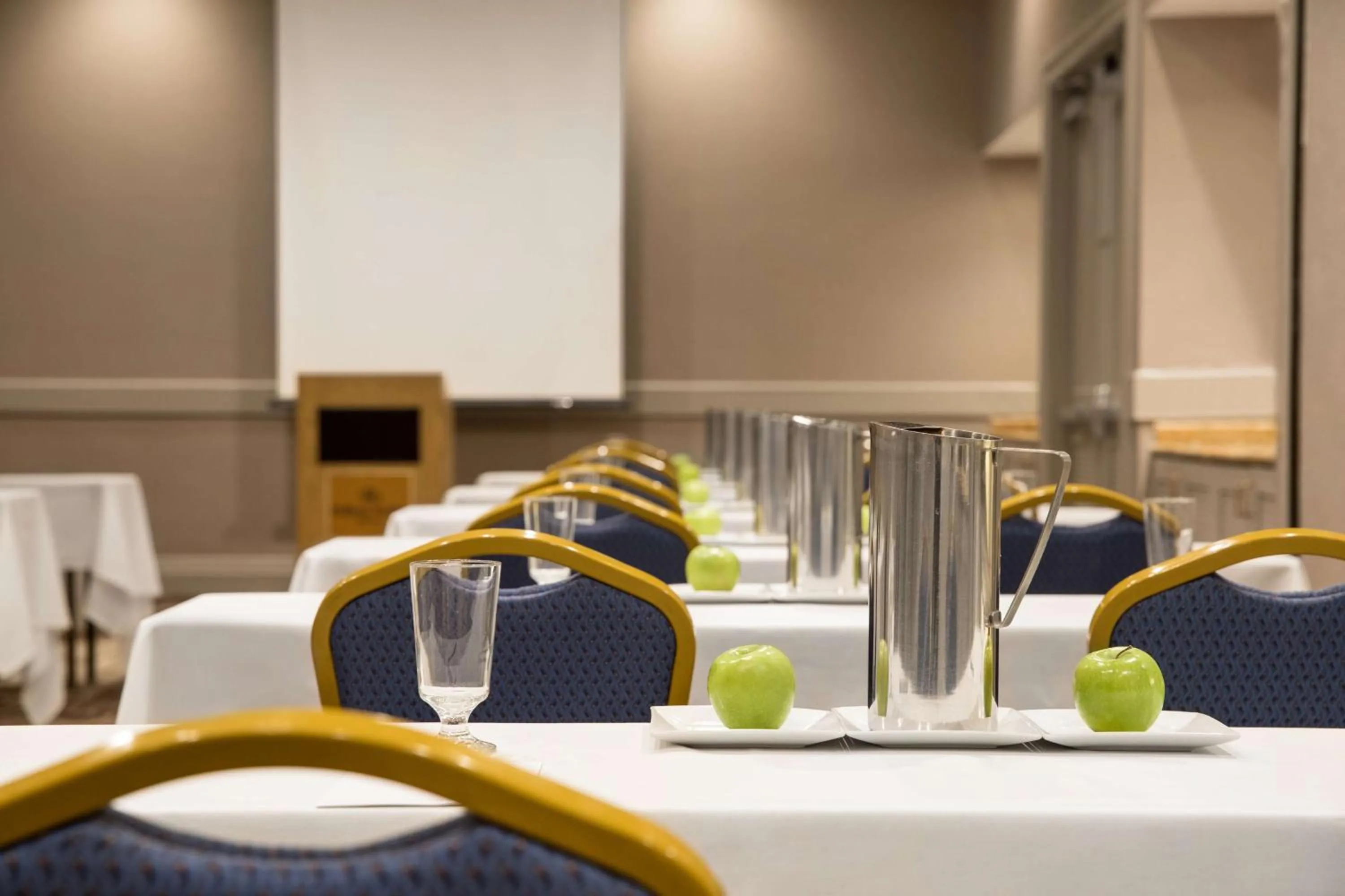 Meeting/conference room in Embassy Suites by Hilton Phoenix Downtown North