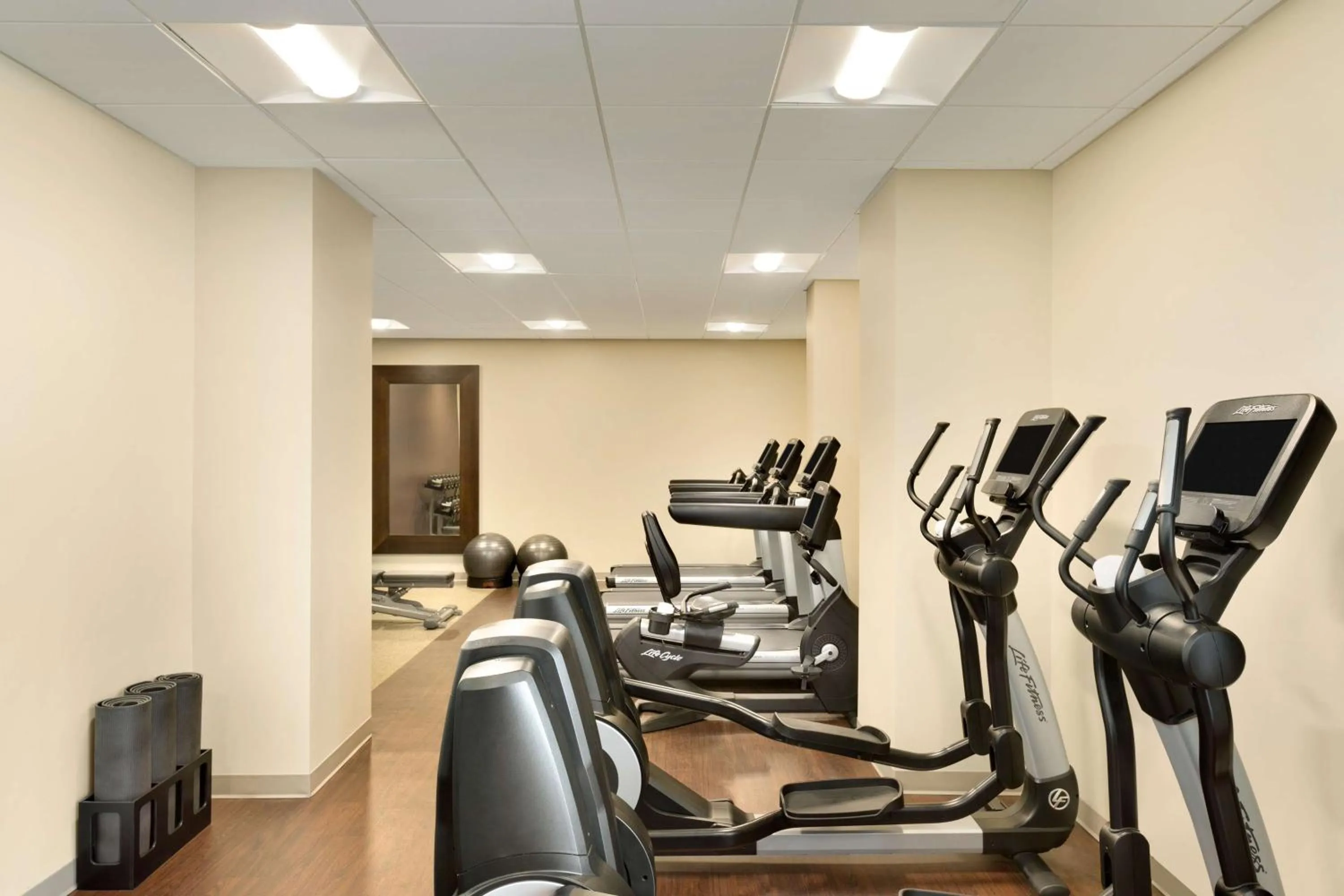 Fitness centre/facilities in Embassy Suites by Hilton Phoenix Downtown North