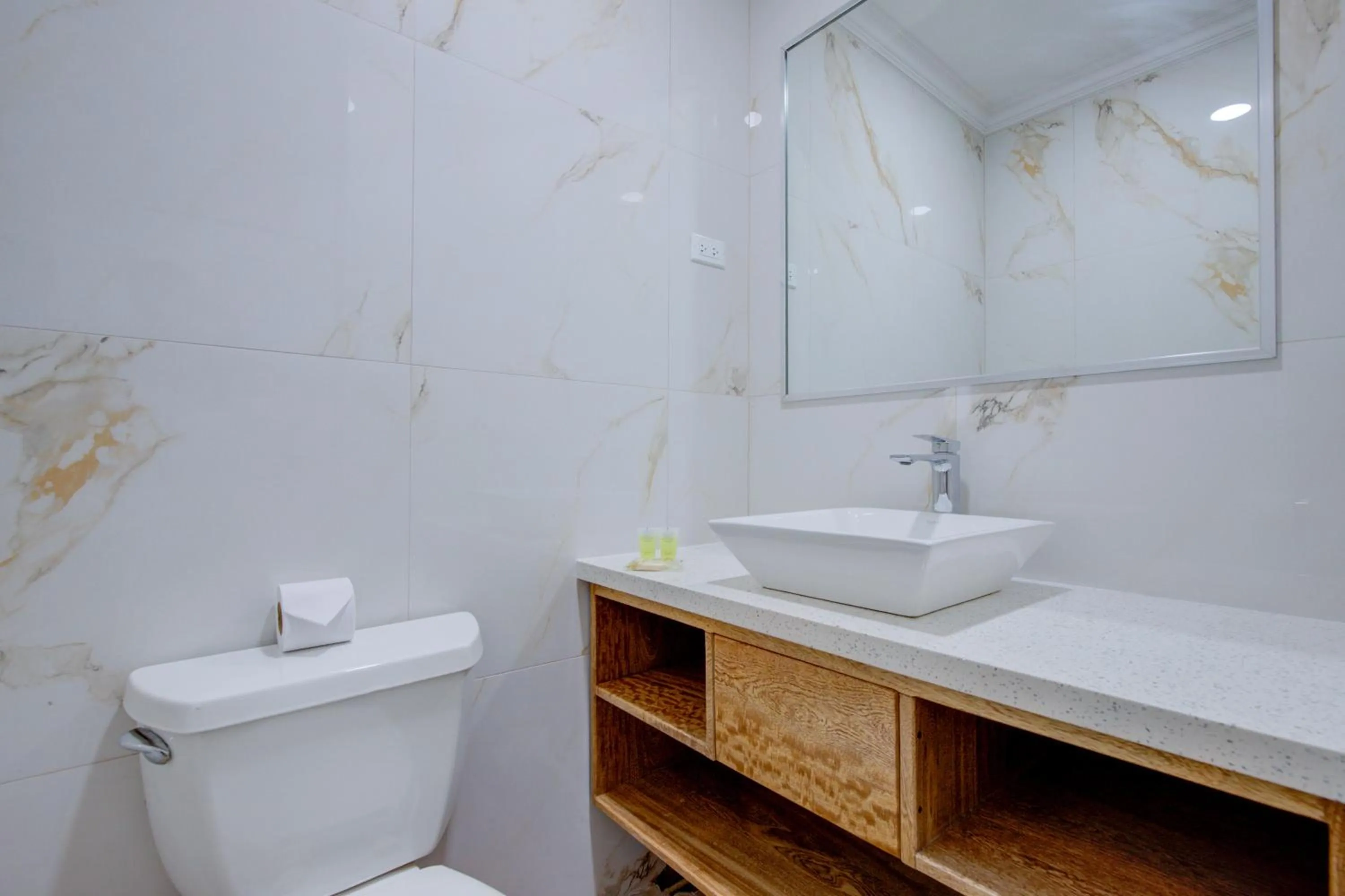 Airport Suites Hotel