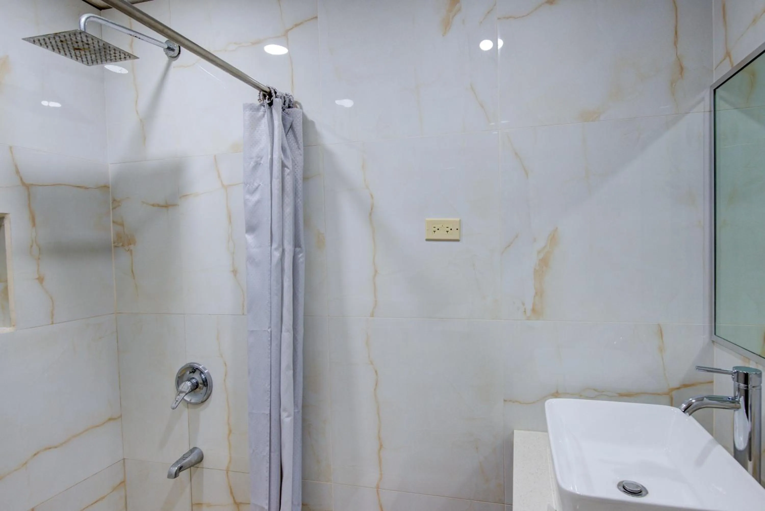 Airport Suites Hotel