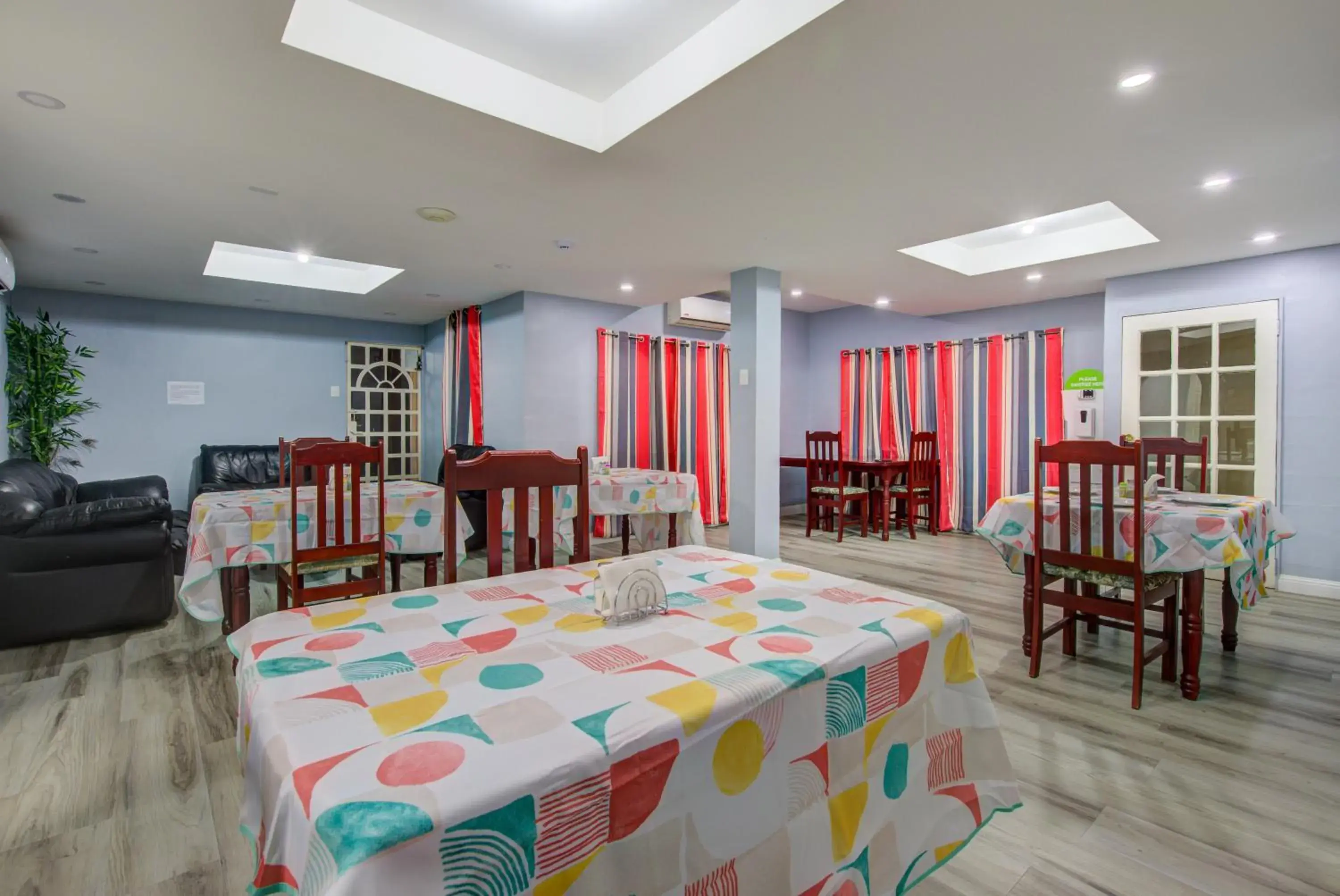 Breakfast in Airport Suites Hotel Breakfast in Airport Suites Hotel