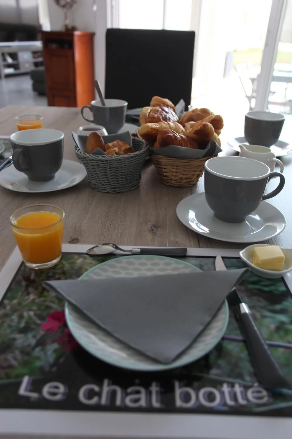 Breakfast in le chat botté77