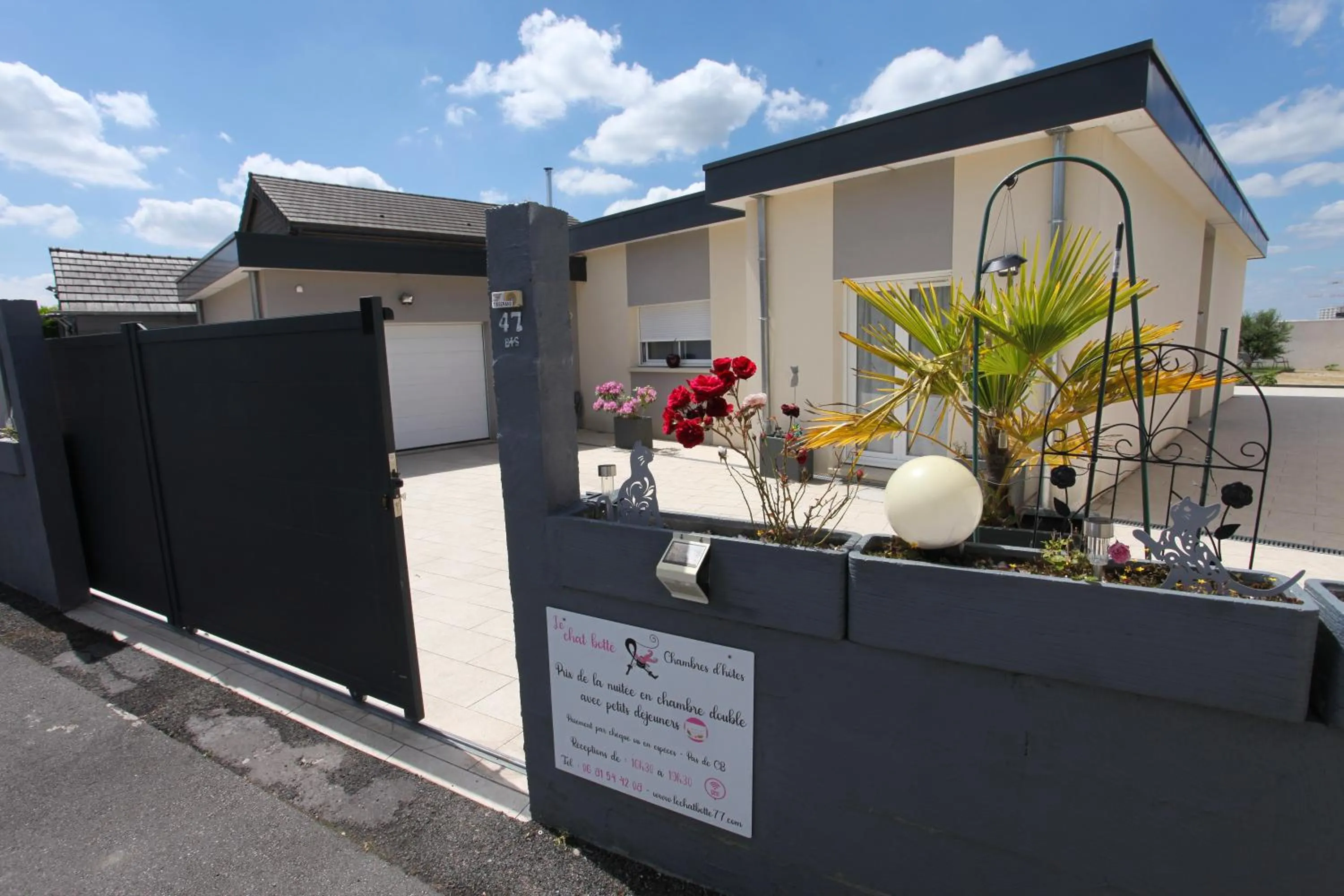 Property building in le chat botté77