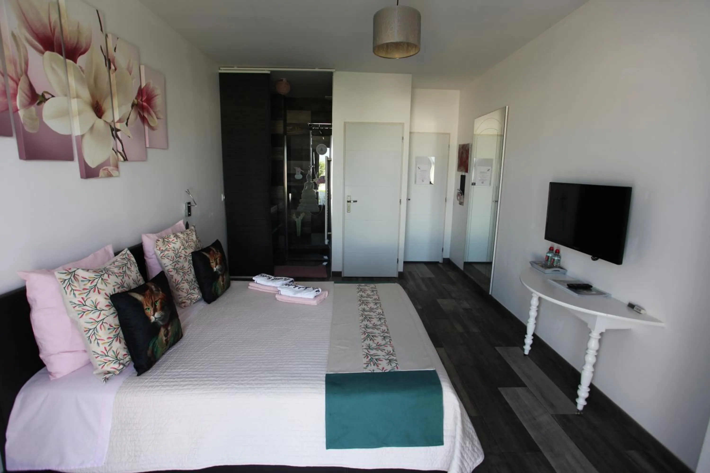 Bedroom, Bed in le chat botté77