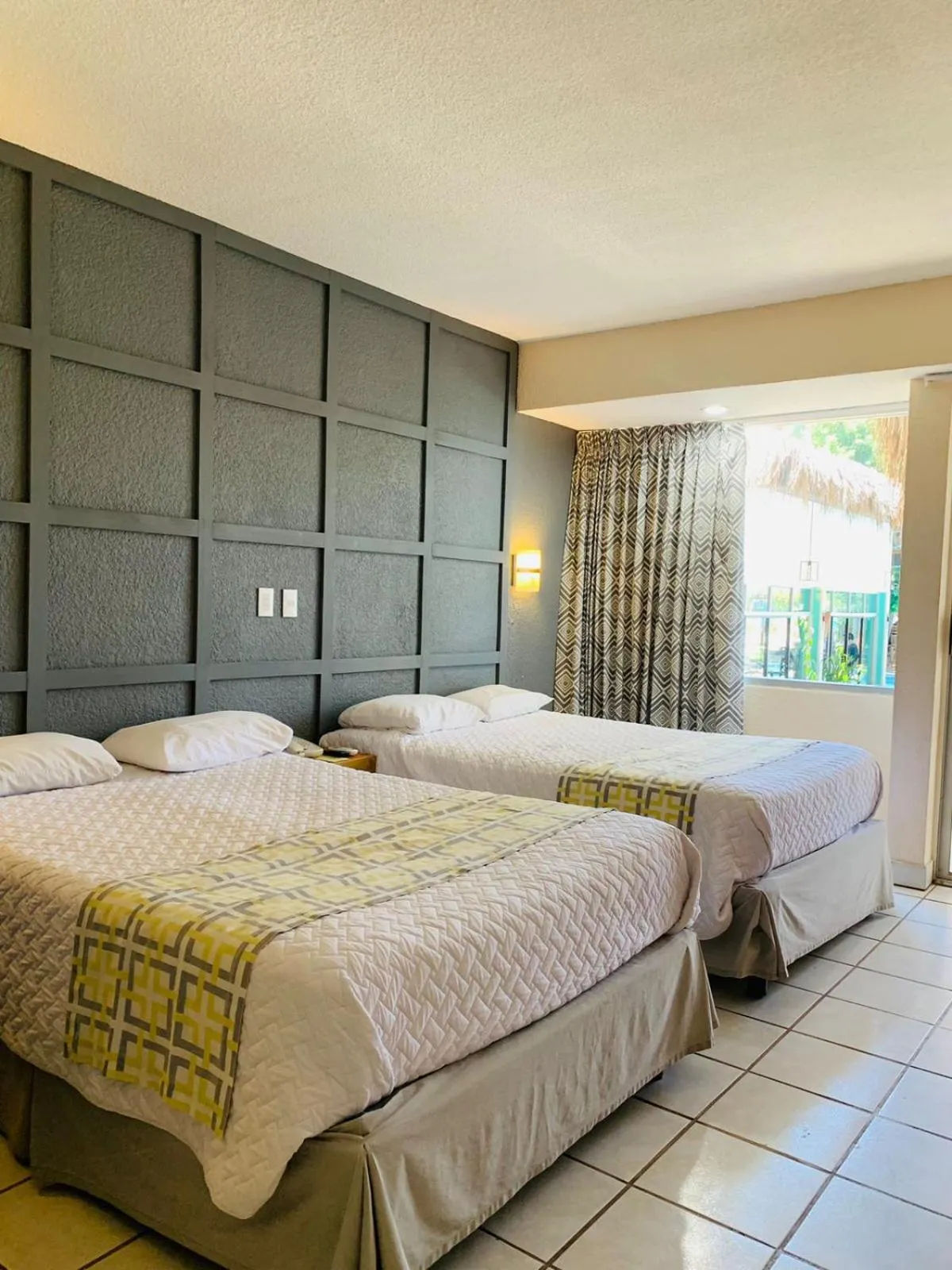 Bedroom, Bed in La Concha Beach Hotel & Club