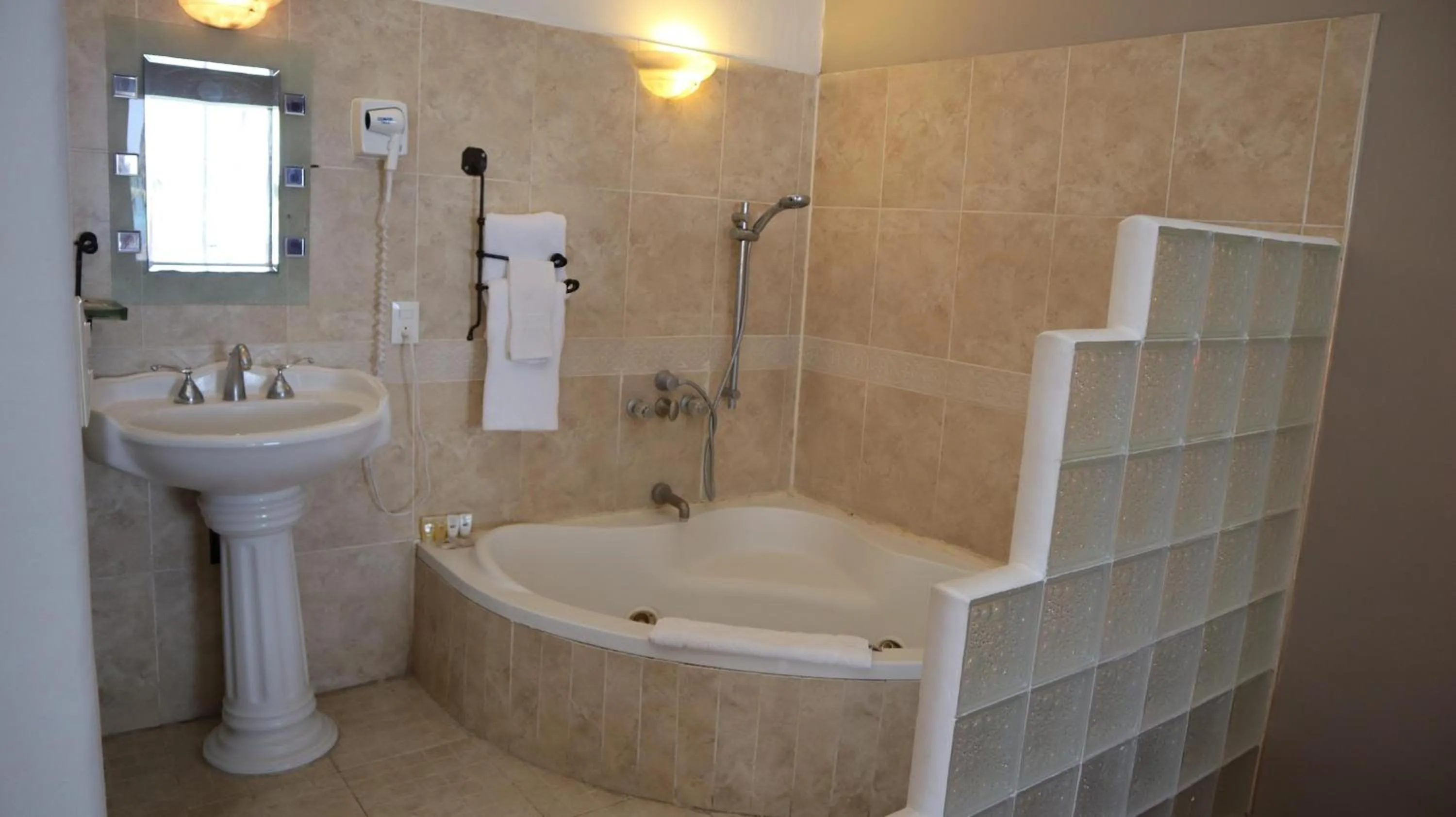 Bath in La Concha Beach Hotel & Club