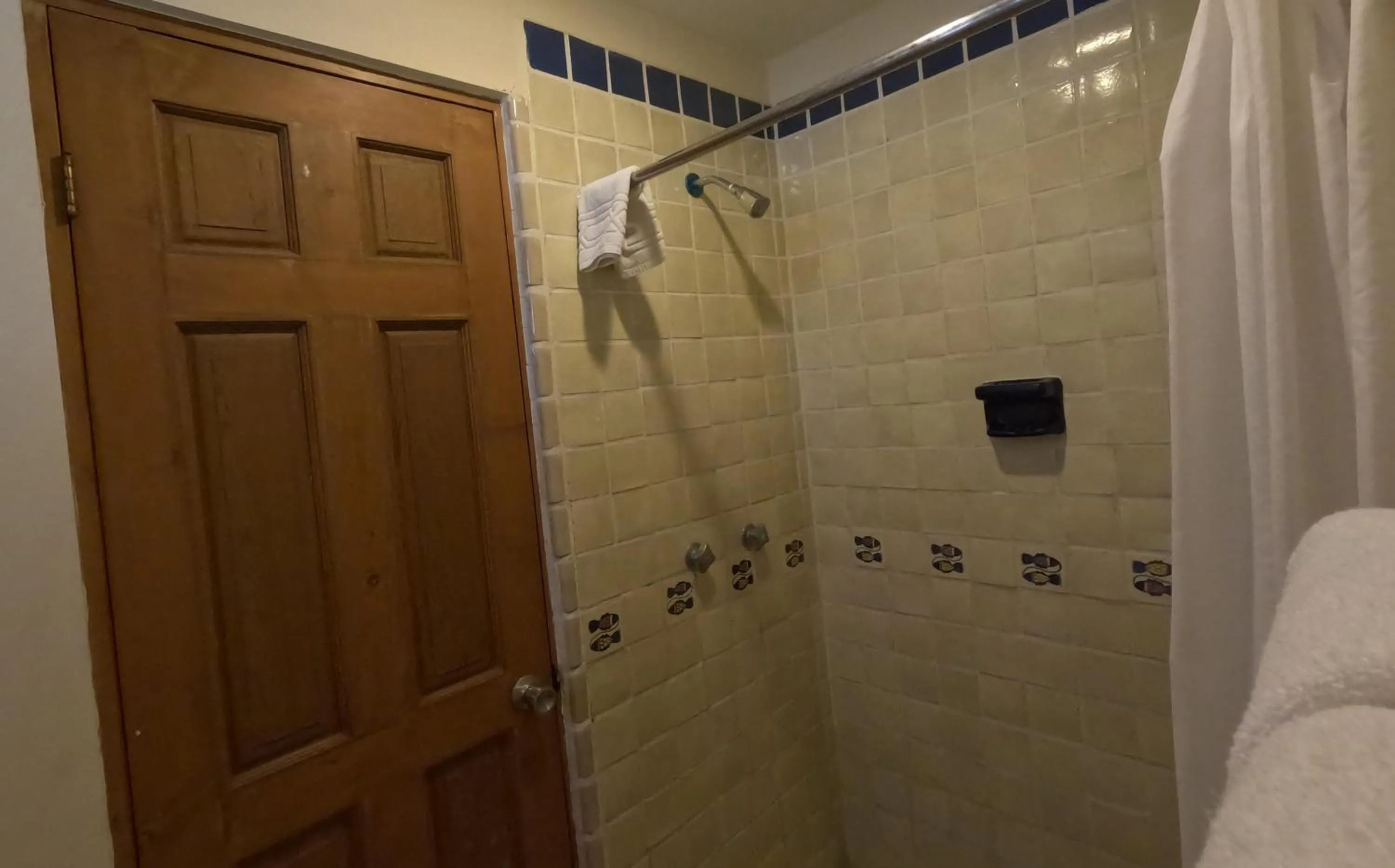 Shower in La Concha Beach Hotel & Club