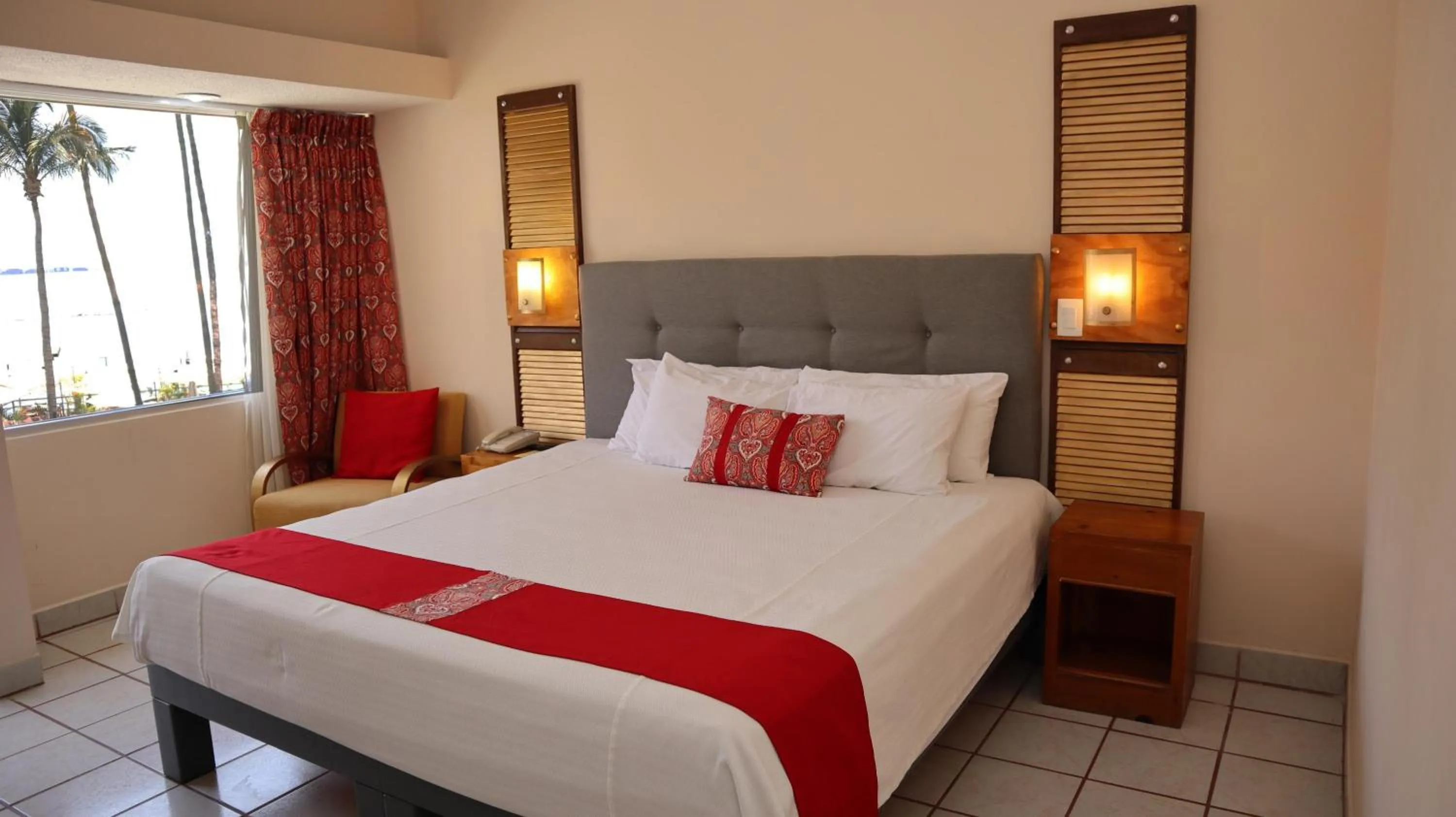 Bedroom, Bed in La Concha Beach Hotel & Club