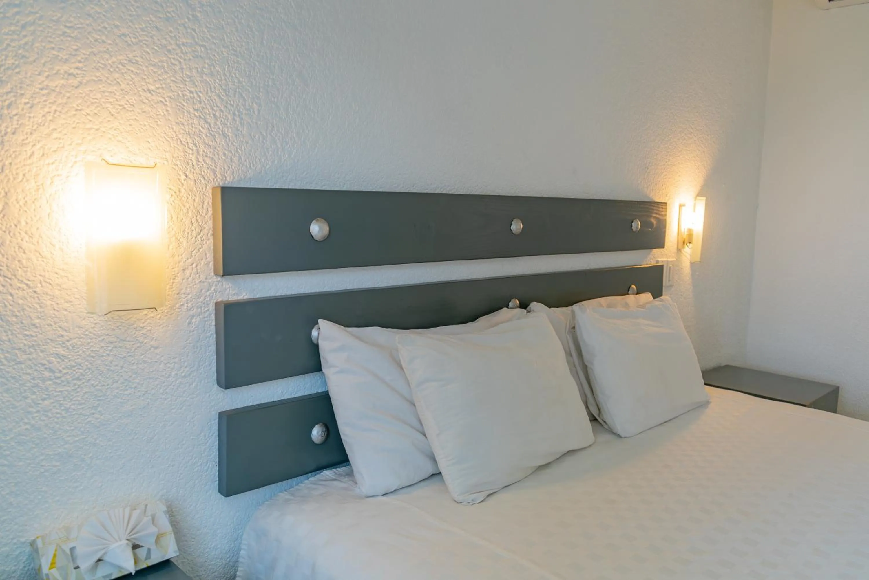 Bed in La Concha Beach Hotel & Club