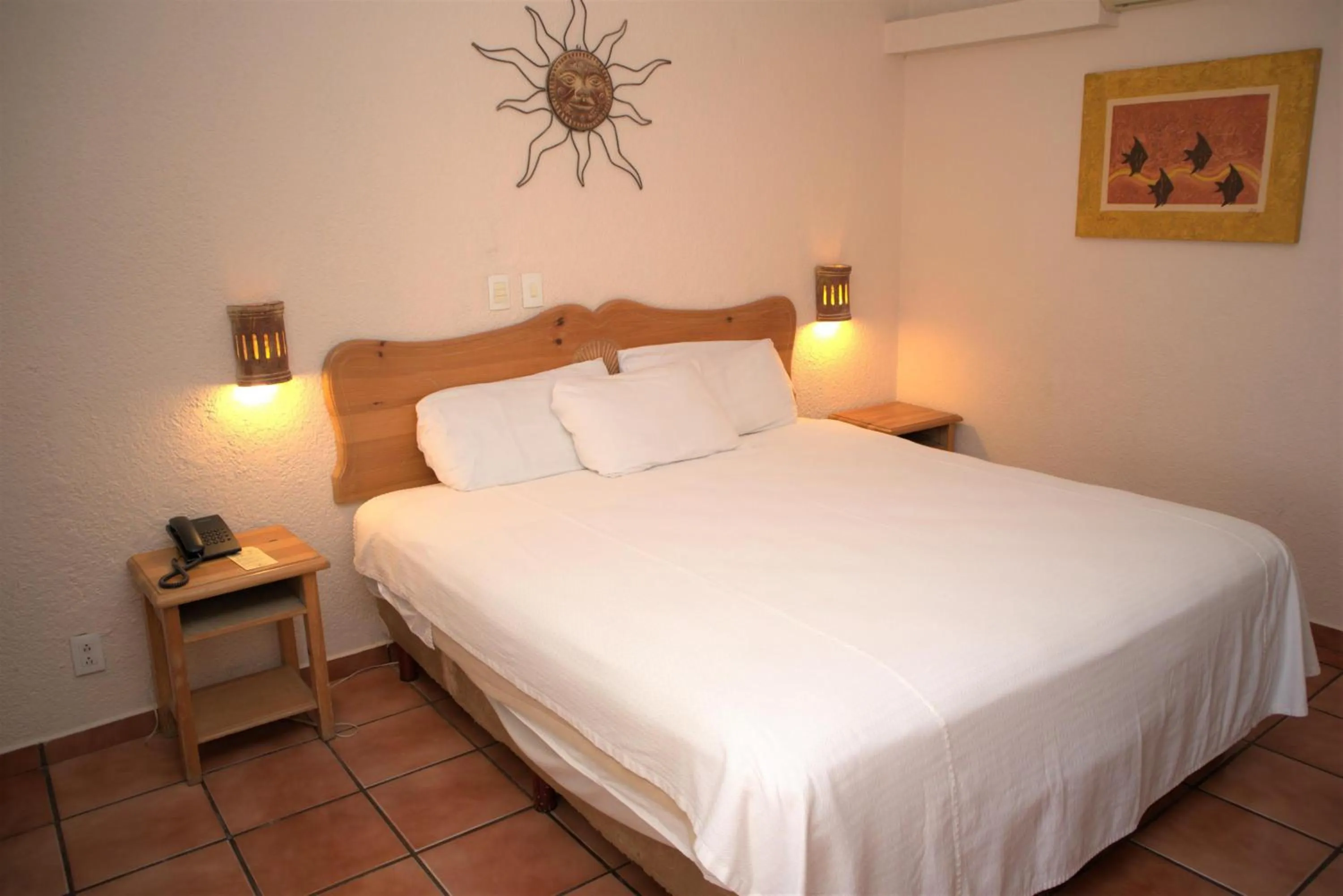 Bedroom, Bed in La Concha Beach Hotel & Club