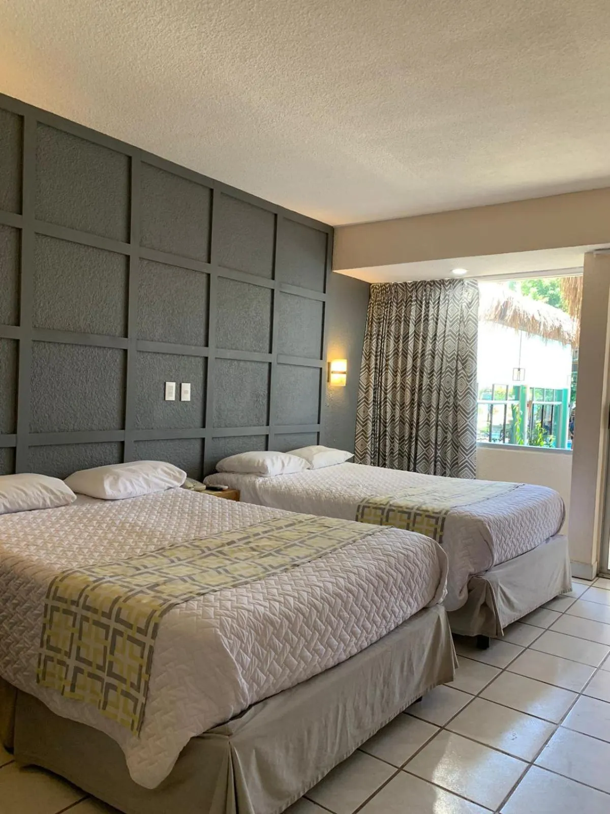 Bedroom, Bed in La Concha Beach Hotel & Club