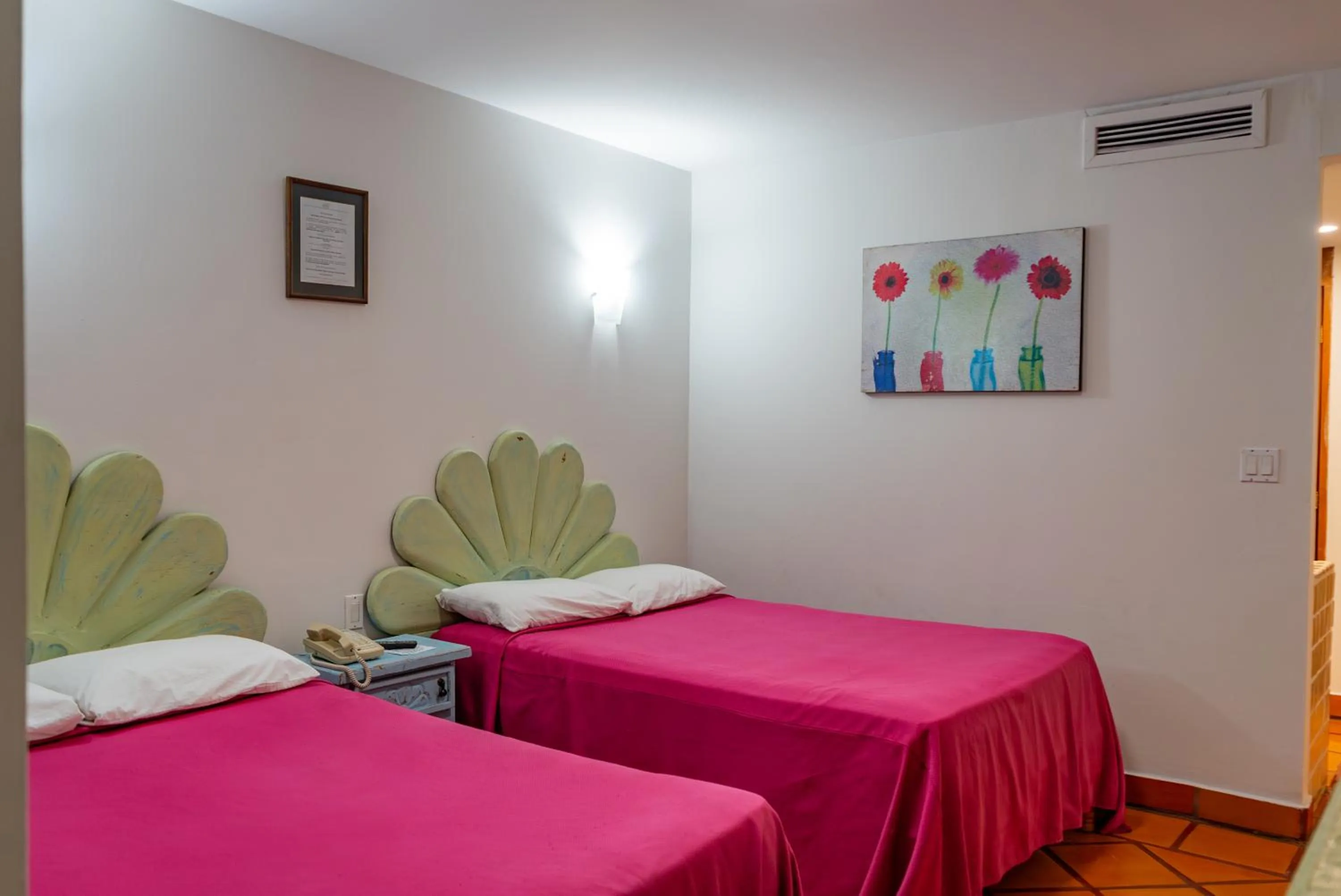 Bedroom, Bed in La Concha Beach Hotel & Club