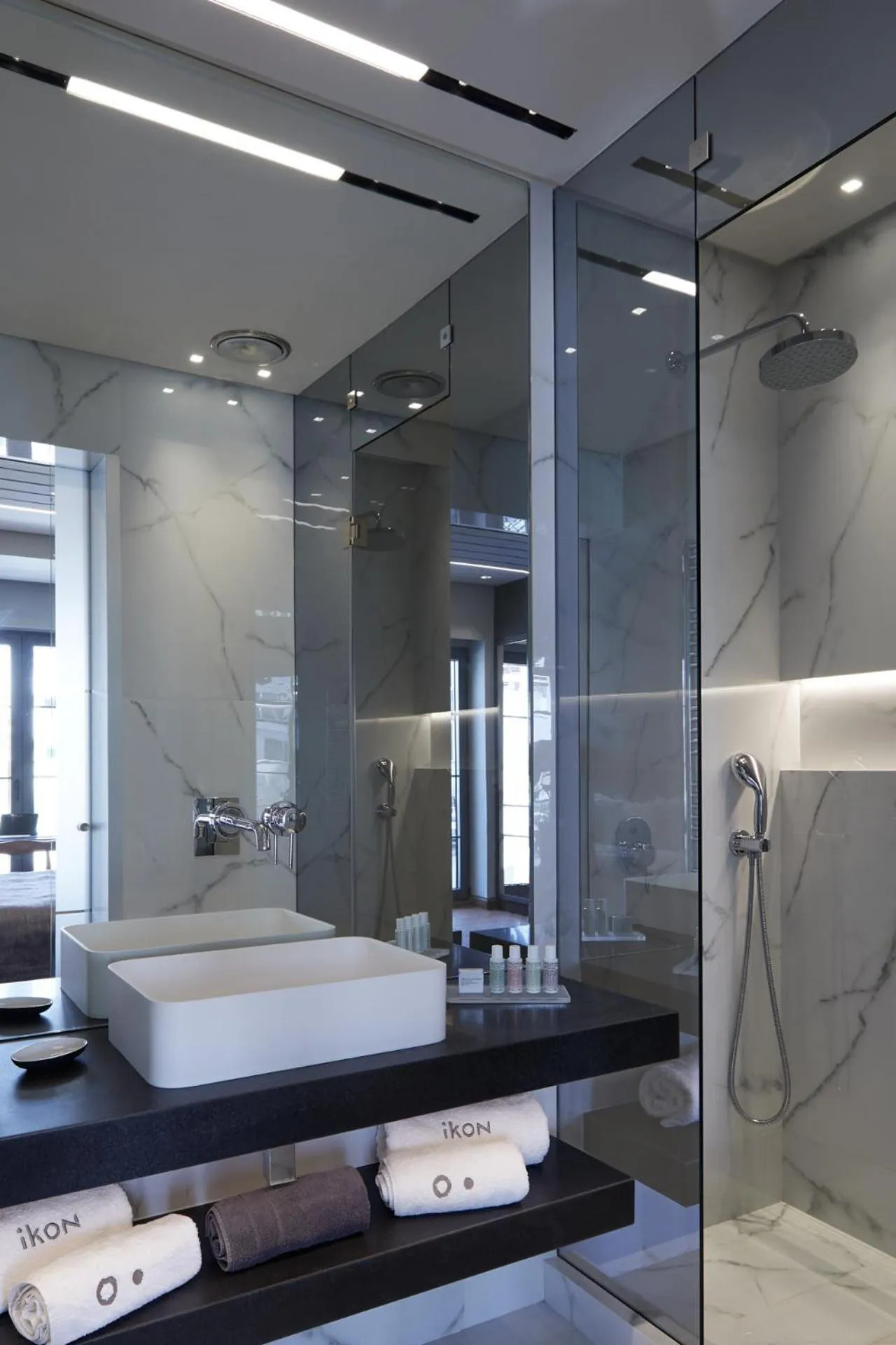 Bathroom in Athens Ikon