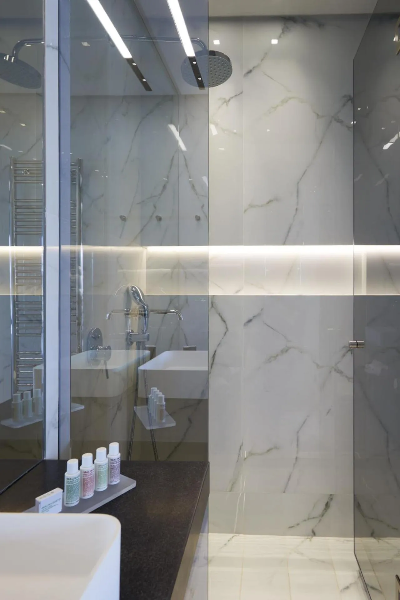 Bathroom in Athens Ikon