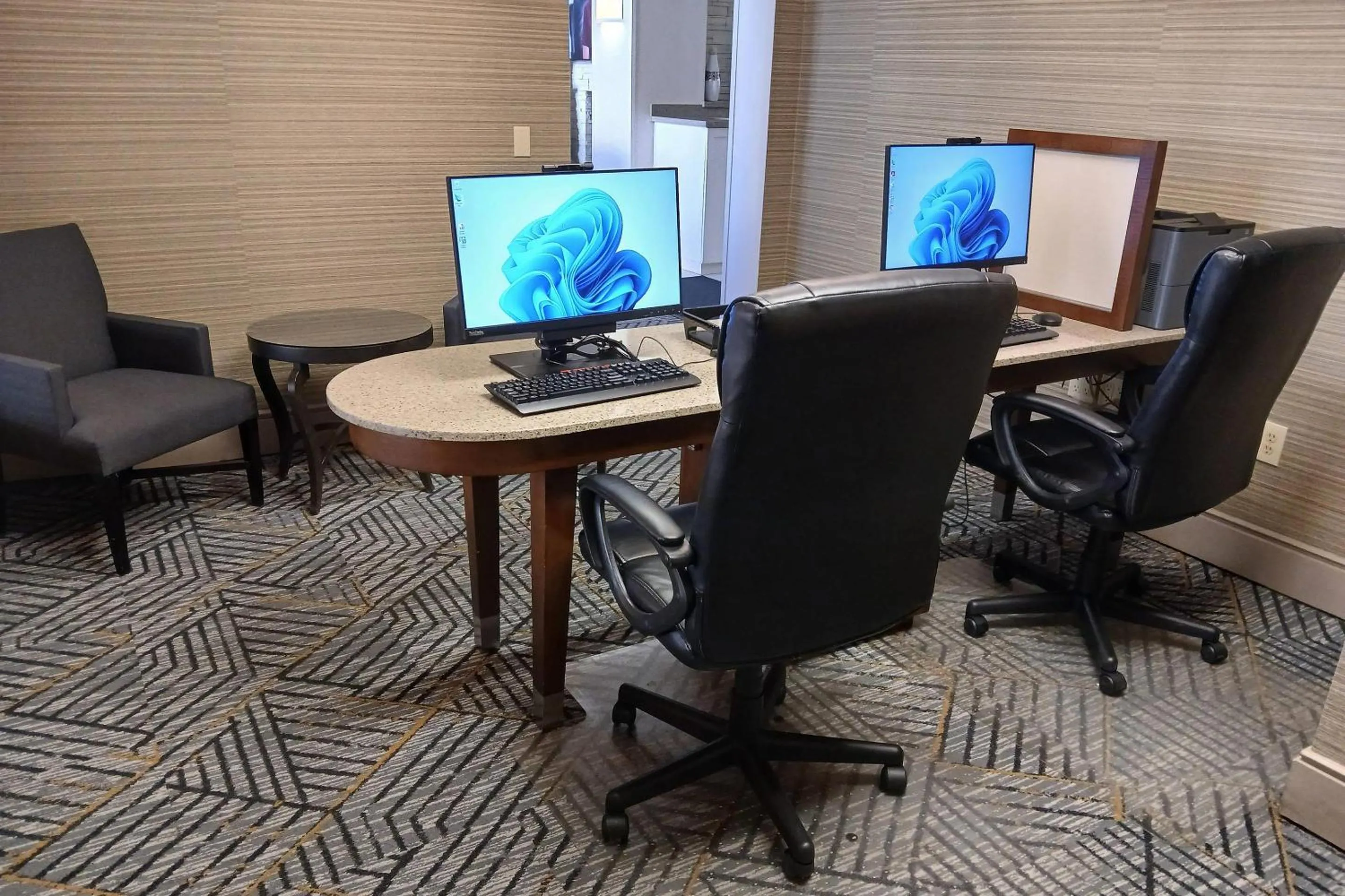 Business facilities in MainStay Suites Phoenix North