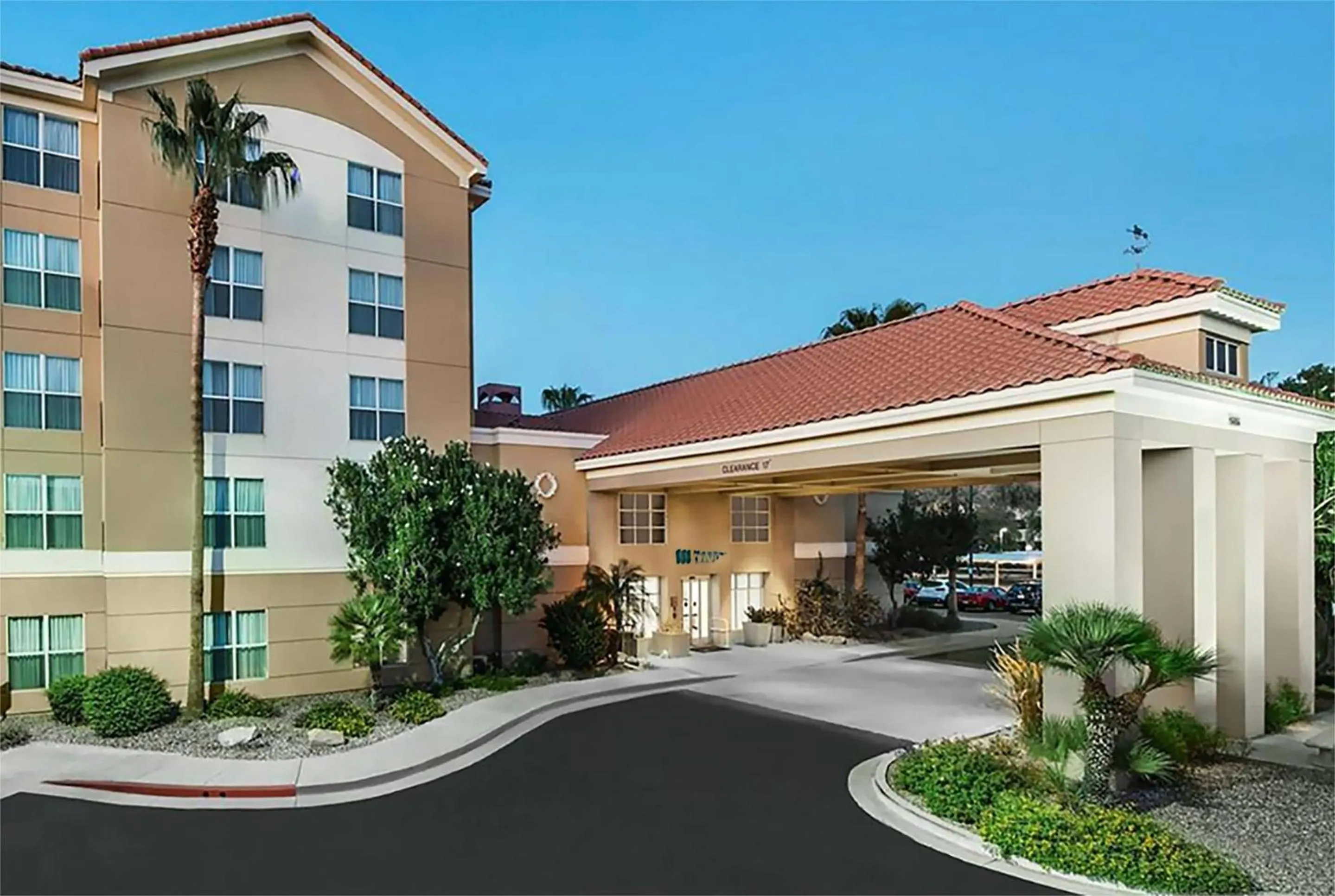 Property building in MainStay Suites Phoenix North