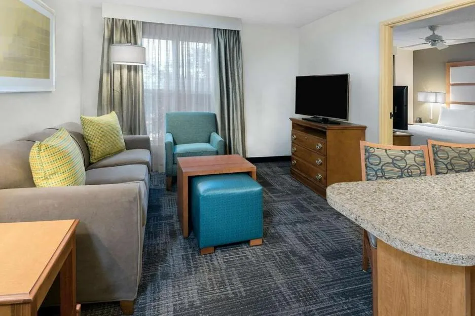 Living room in MainStay Suites Phoenix North