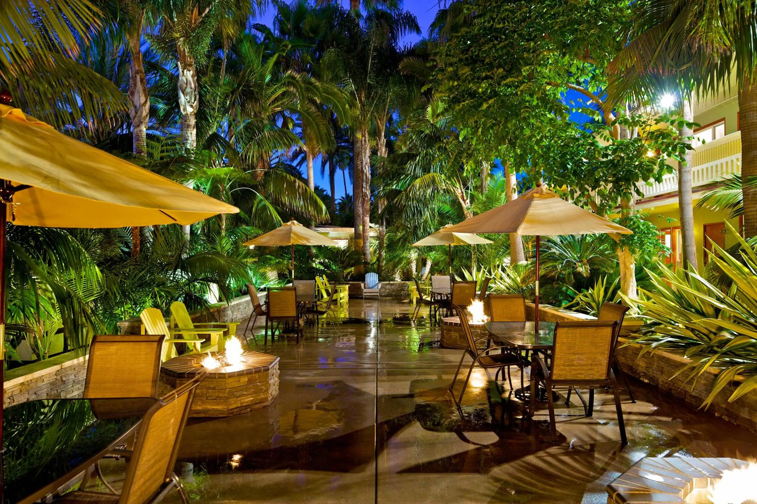 Restaurant/places to eat in Ocean Palms Beach Resort