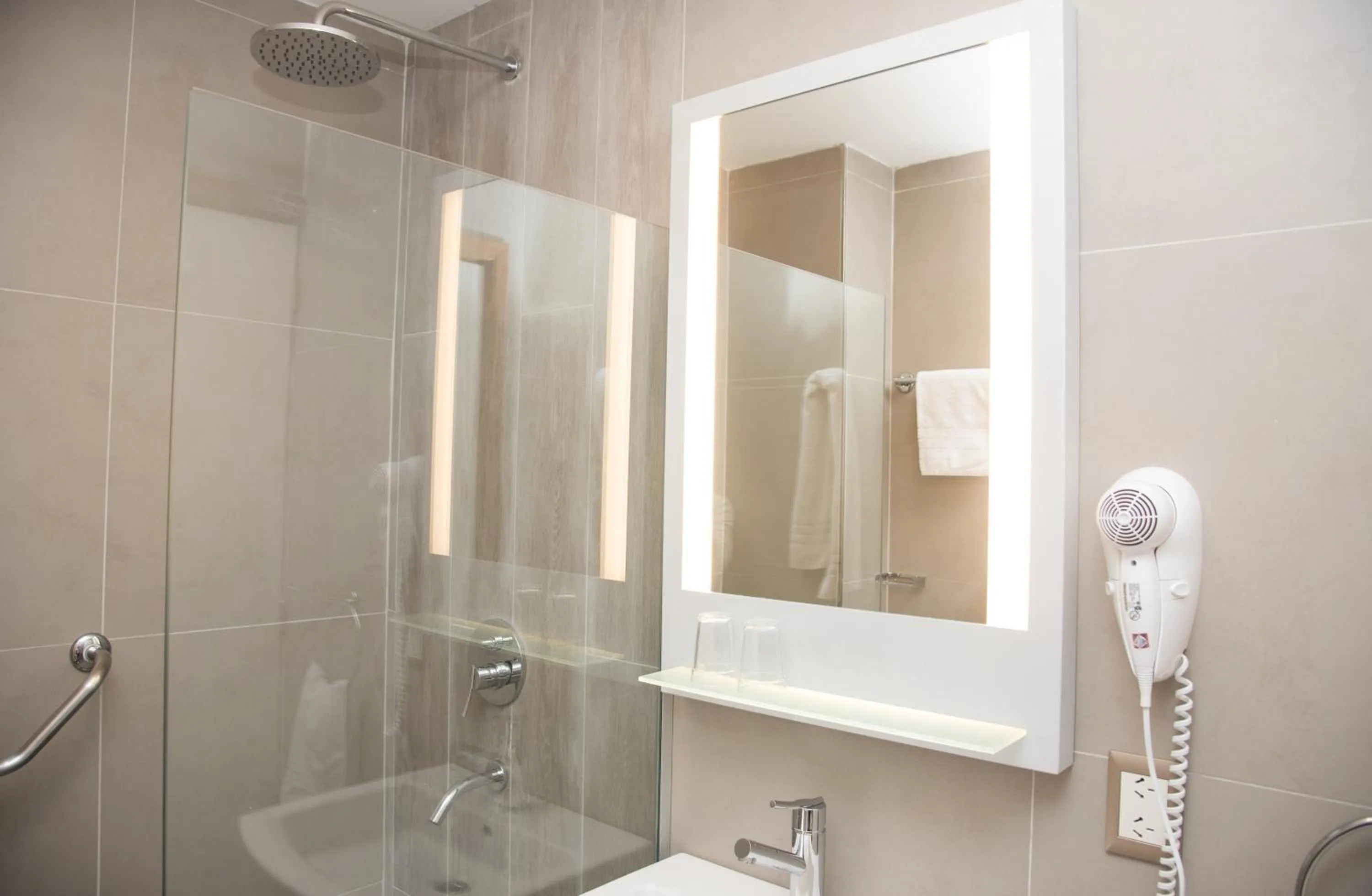 Shower in Hotel Tres Reyes