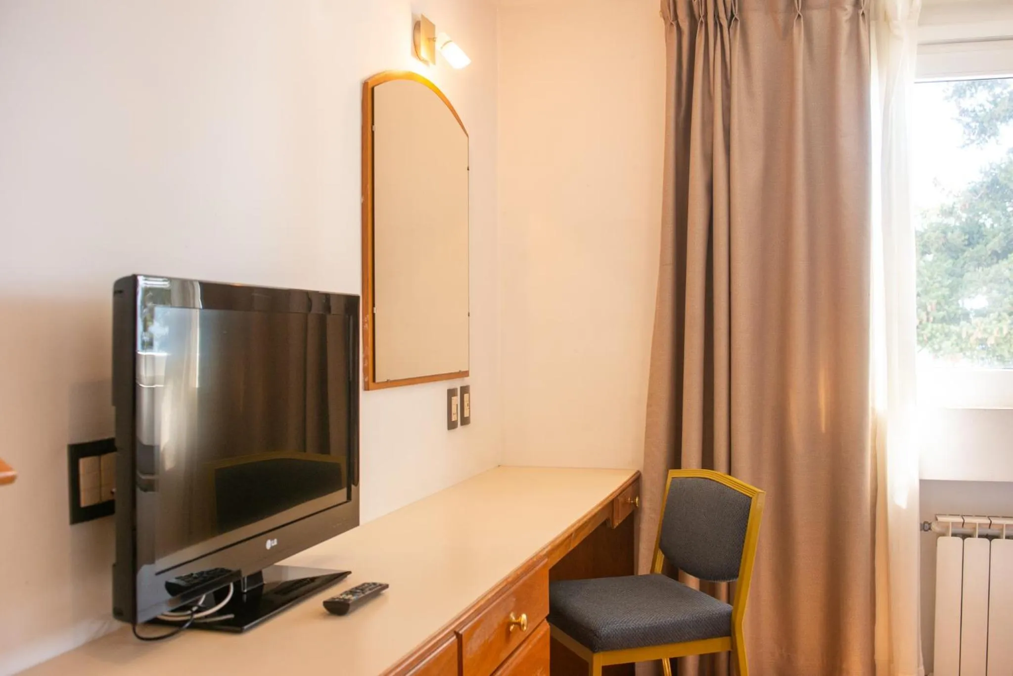 TV and multimedia in Hotel Tres Reyes